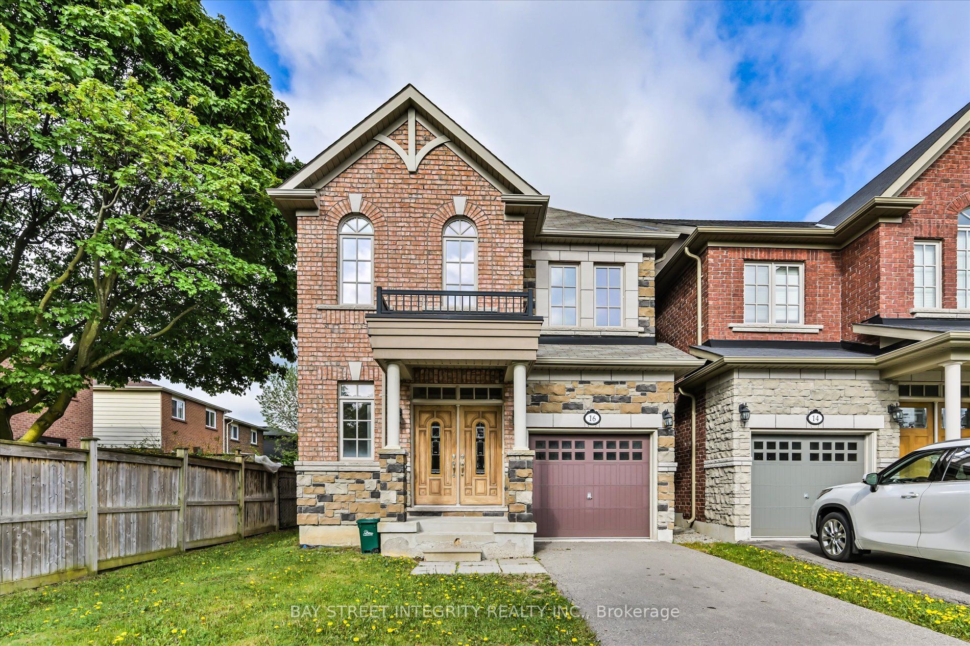 16 Coventry Court, Richmond Hill, ON L4C 0X1 photo 2