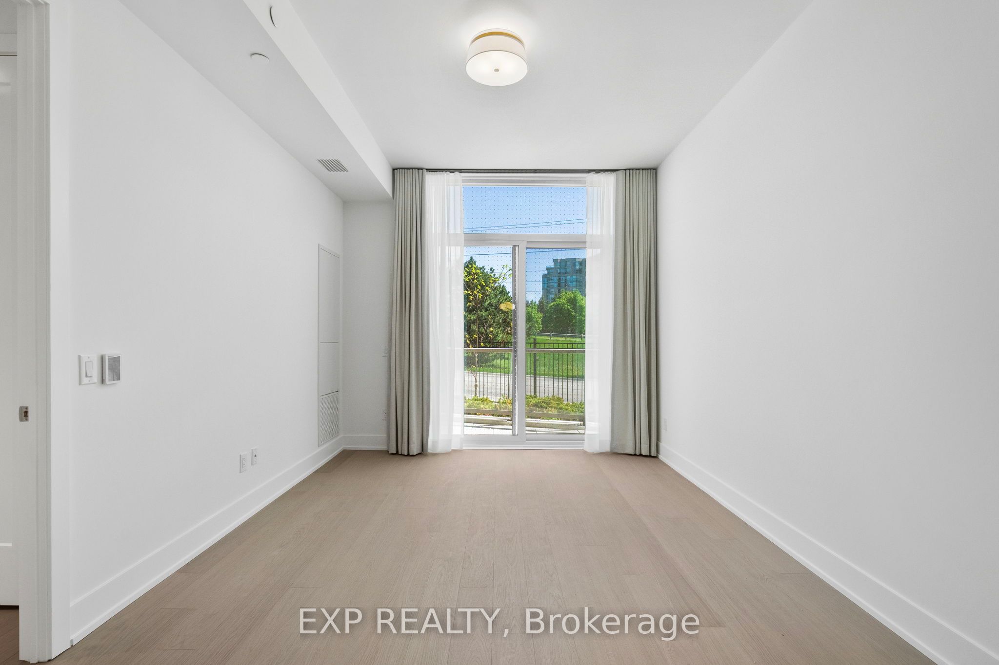 399 Royal Orchard Boulevard 116, Markham, ON L3T 0H3 photo 3