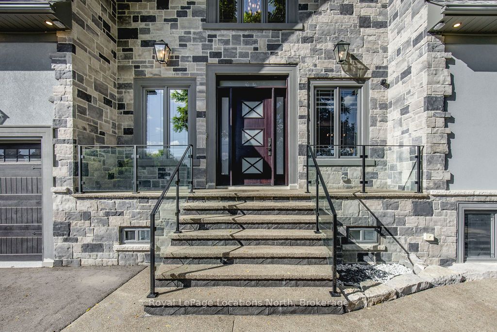 22 EAST JOHN Street, Innisfil, ON L0L 1L0 photo 2