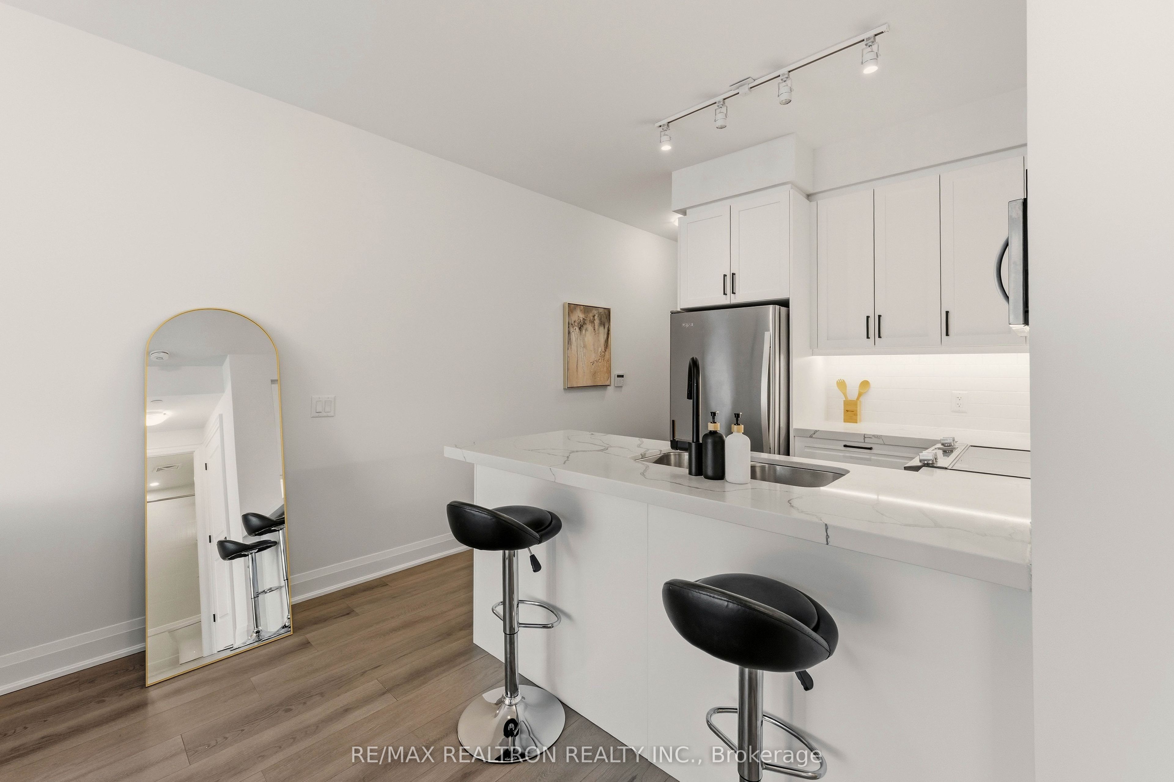 20 Gatineau Drive N 1301, Vaughan, ON L4J 0L3 photo 3