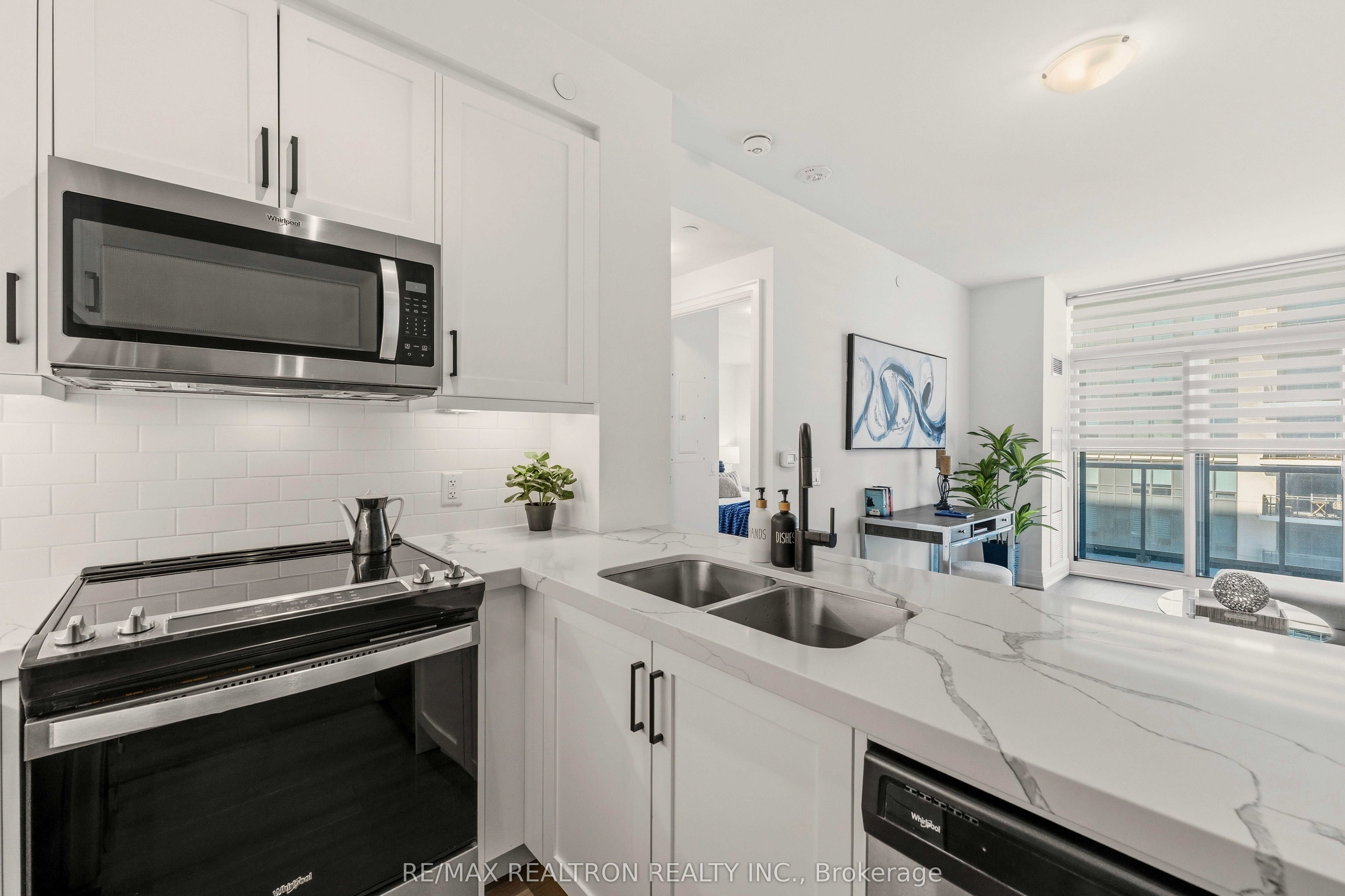 20 Gatineau Drive N 1301, Vaughan, ON L4J 0L3 photo 5