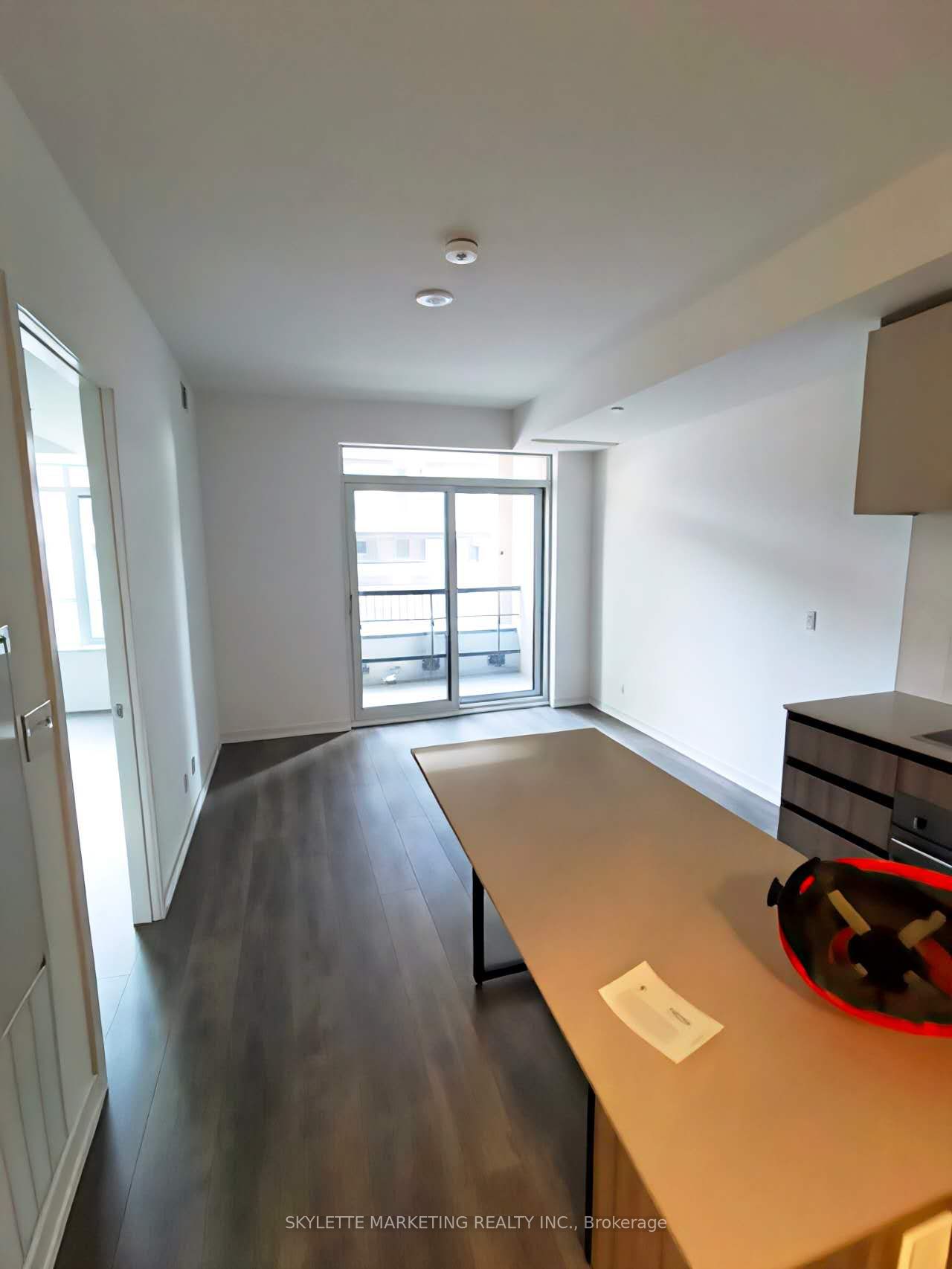 8 Beverley Glen Boulevard D-321, Vaughan, ON L4J 0L5 photo 3