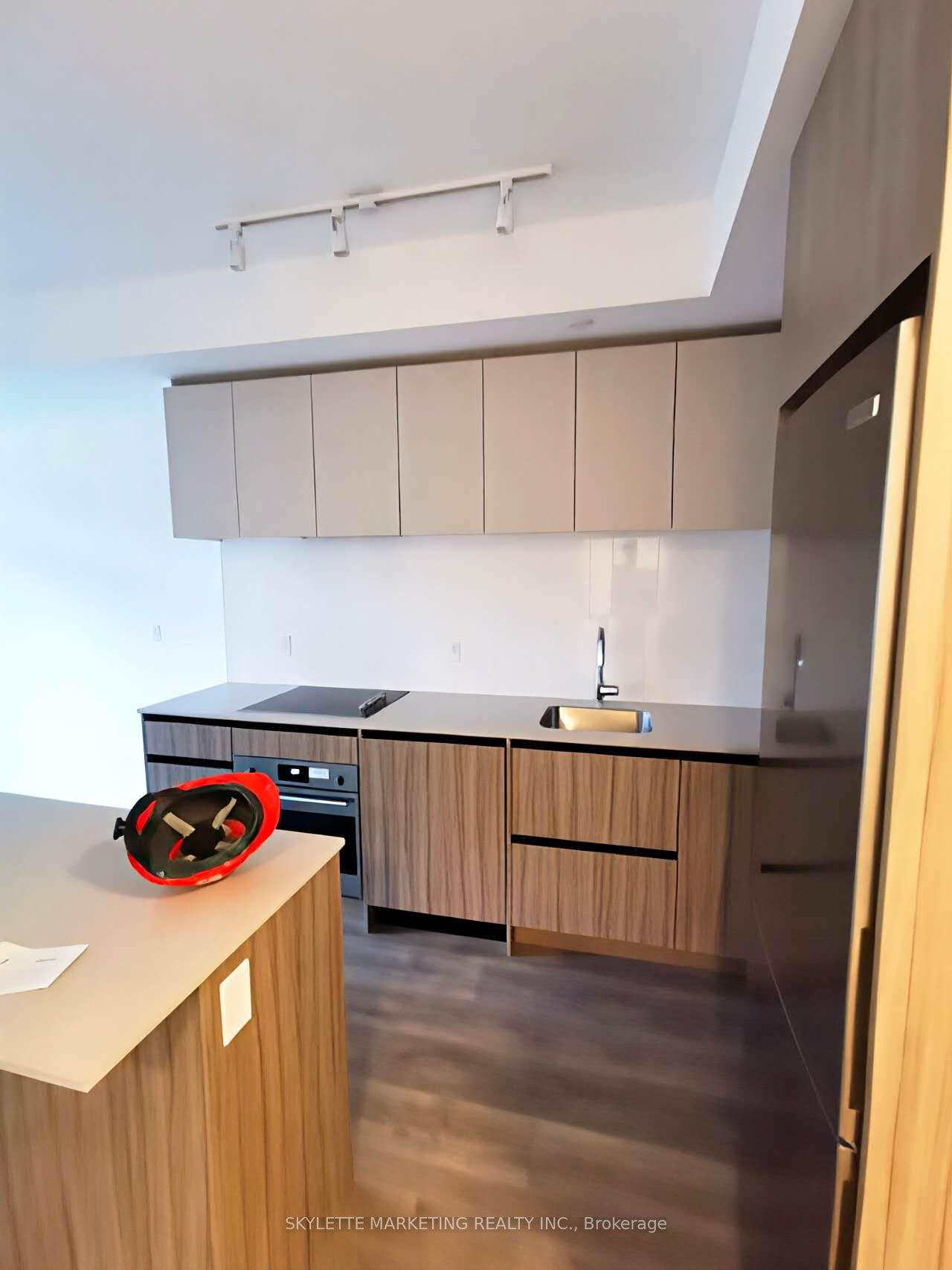 8 Beverley Glen Boulevard D-321, Vaughan, ON L4J 0L5 photo 4