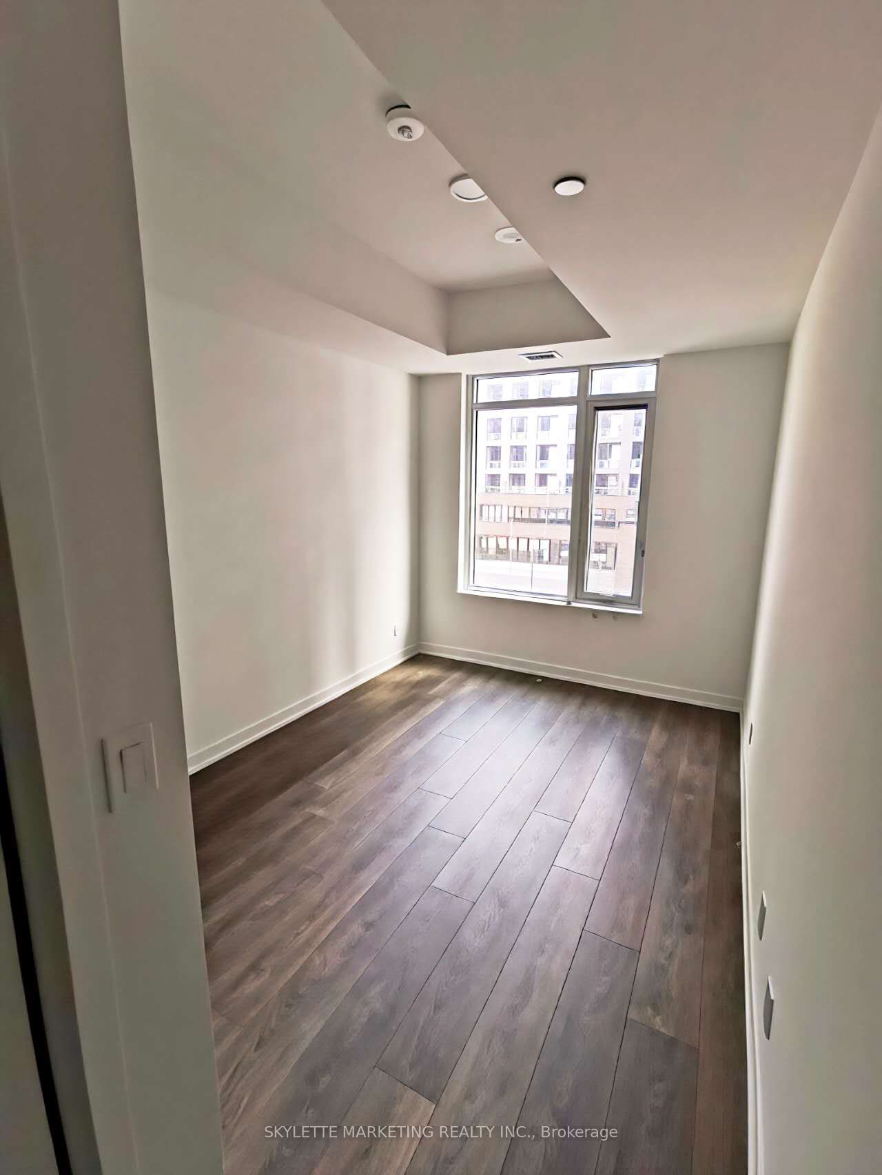 8 Beverley Glen Boulevard D-321, Vaughan, ON L4J 0L5 photo 5