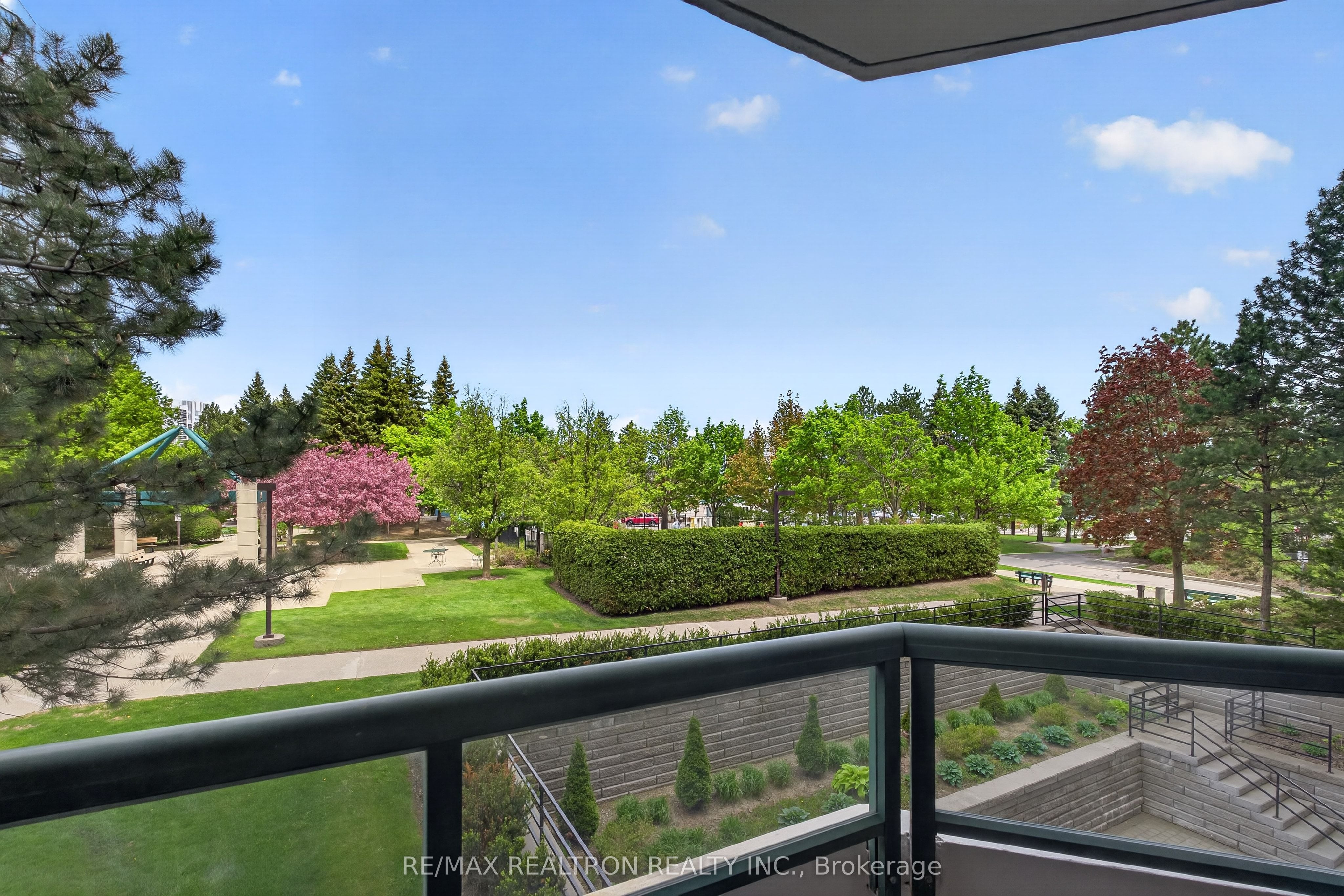 110 Promenade Circle 203, Vaughan, ON L4J 7W8 photo 2