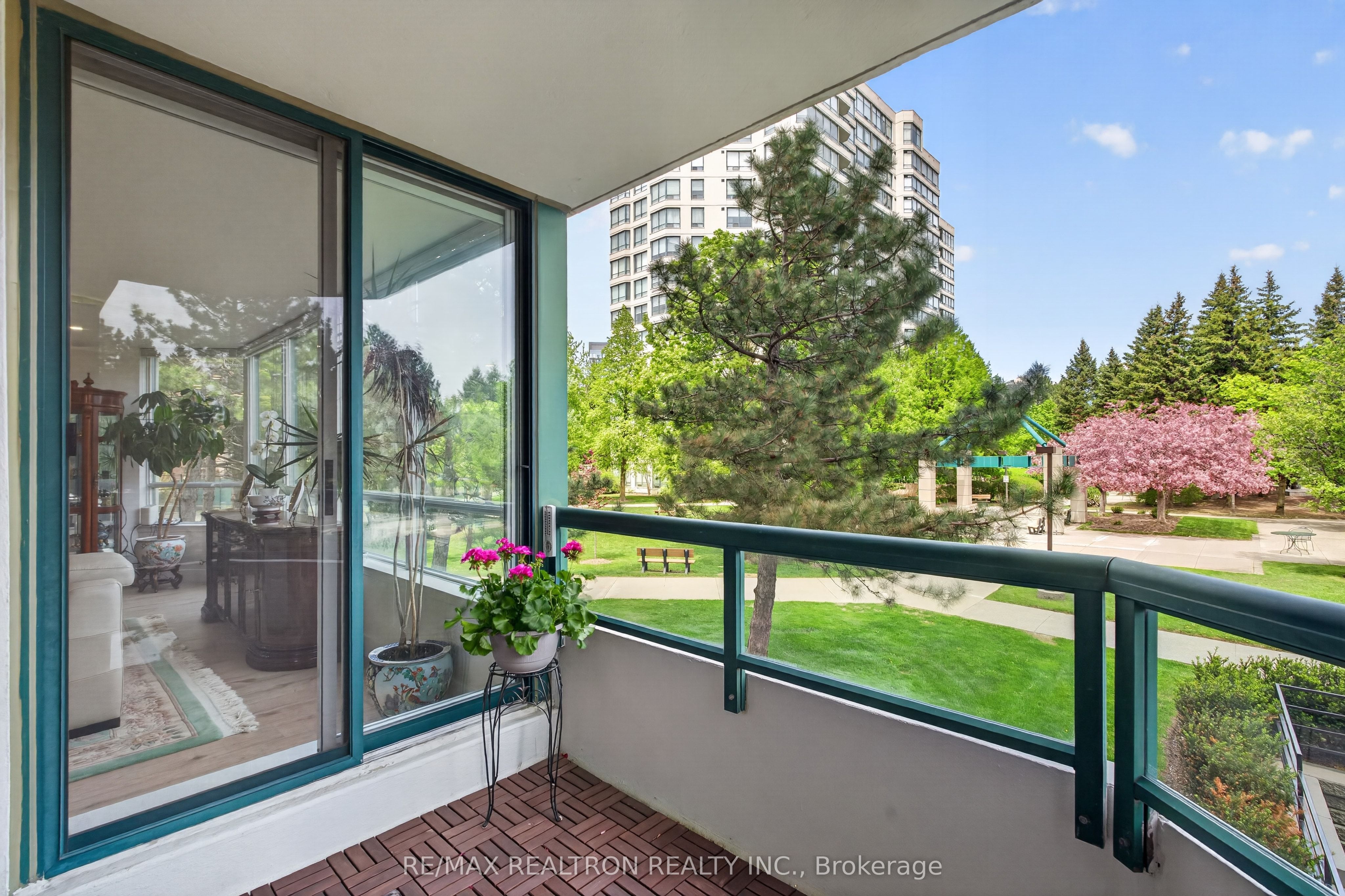 110 Promenade Circle 203, Vaughan, ON L4J 7W8 photo 4