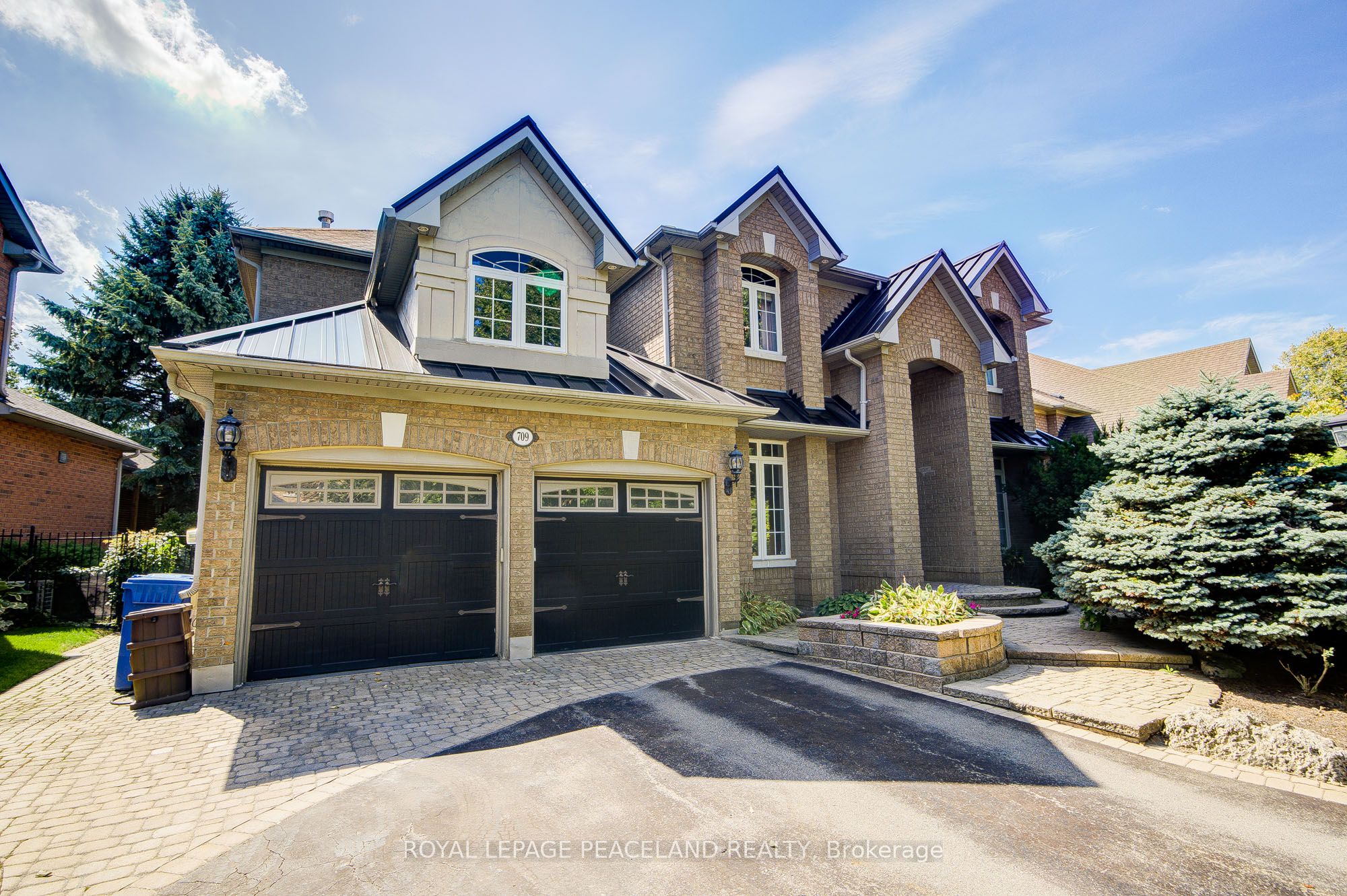709 Highland Blade Road, Newmarket, ON L3X 1P3 photo 3