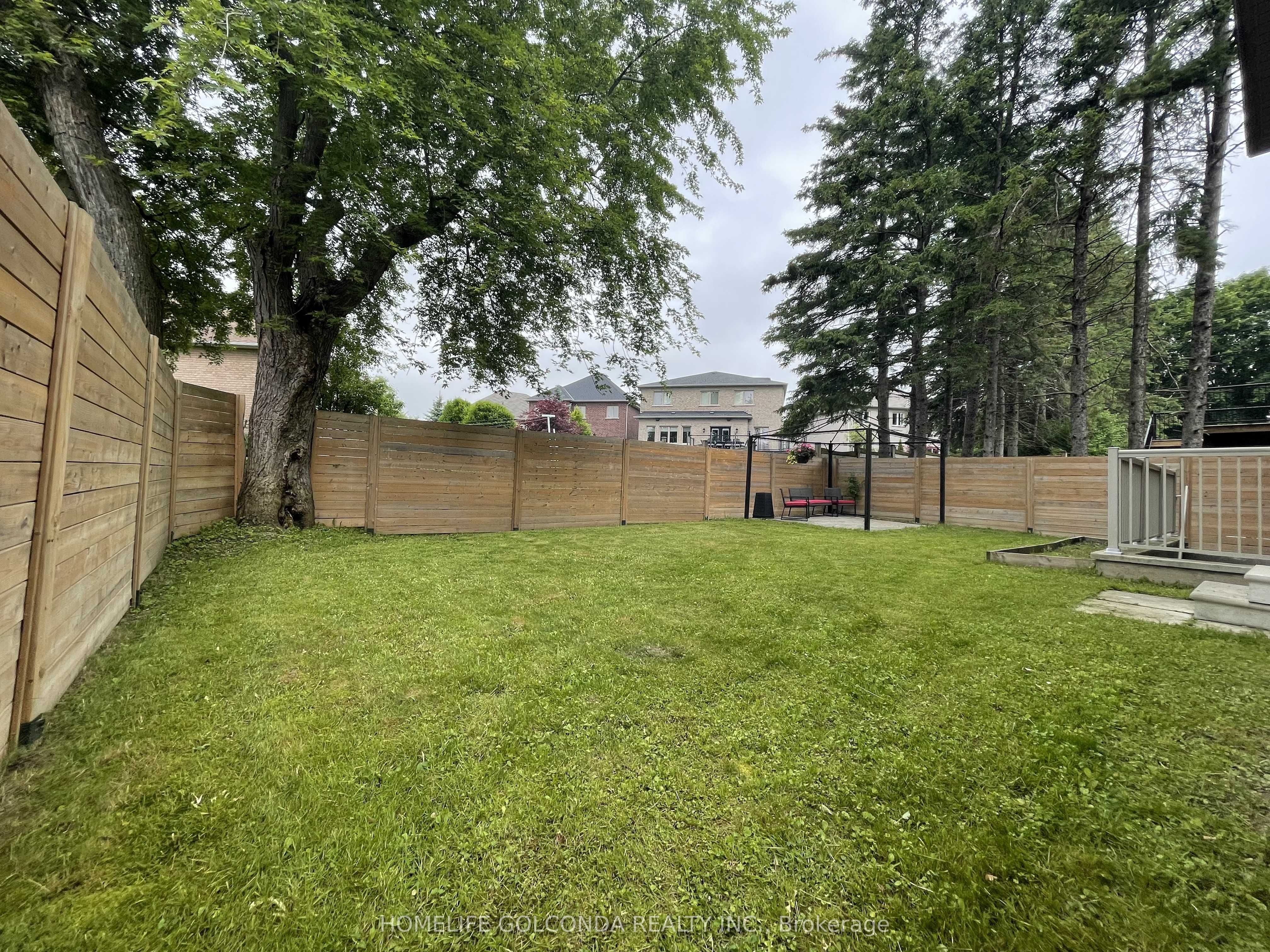 110A Bond Crescent Lower, Richmond Hill, ON L4E 3L1 photo 2