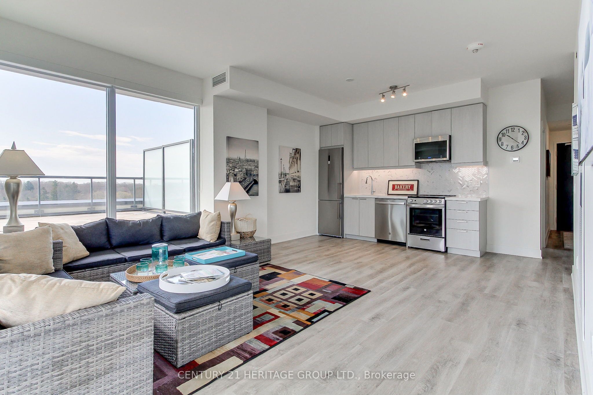 185 Deerfield Road 503, Newmarket, ON L3Y 0G7 photo 4