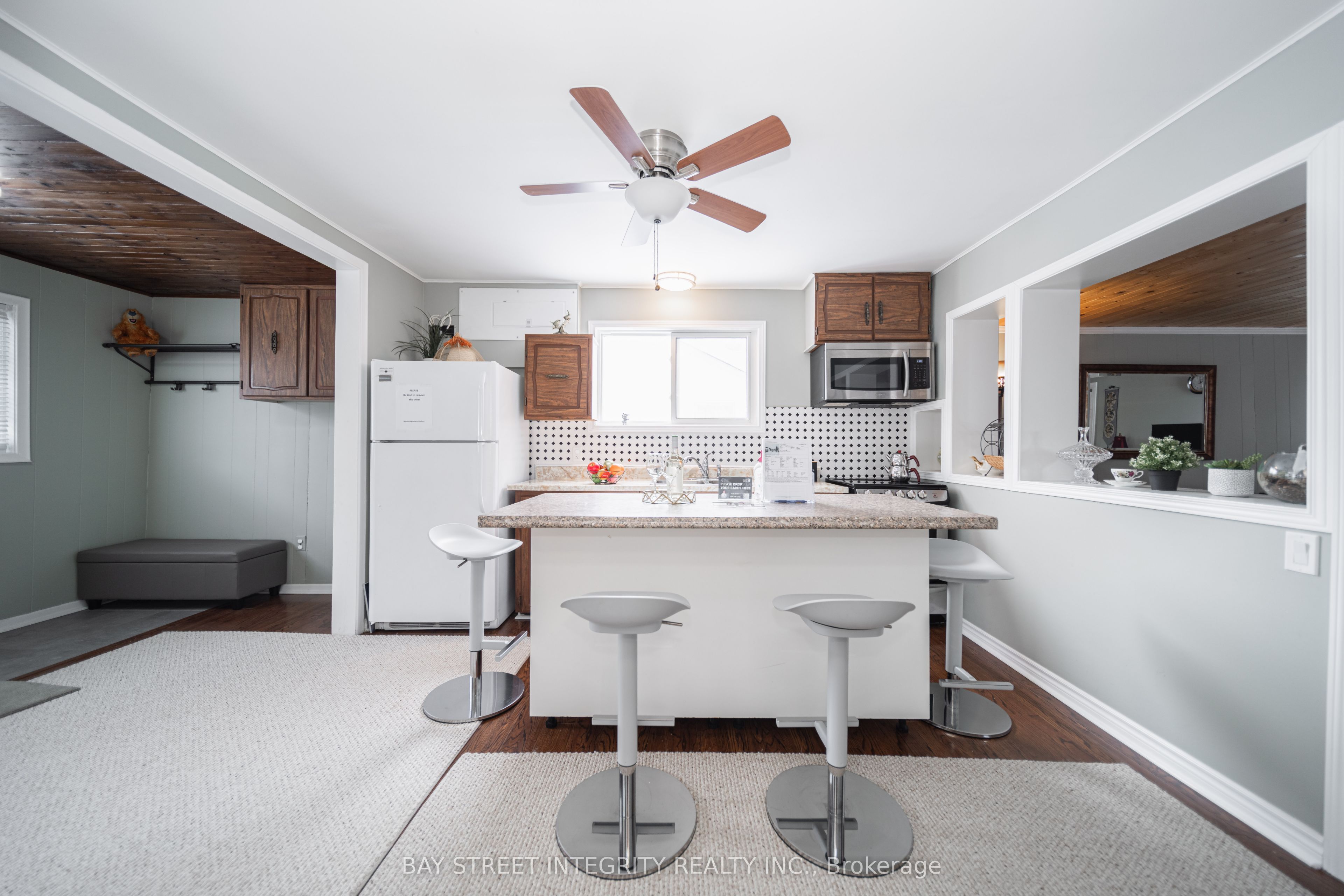 74 De La Salle Boulevard, Georgina, ON L0E 1S0