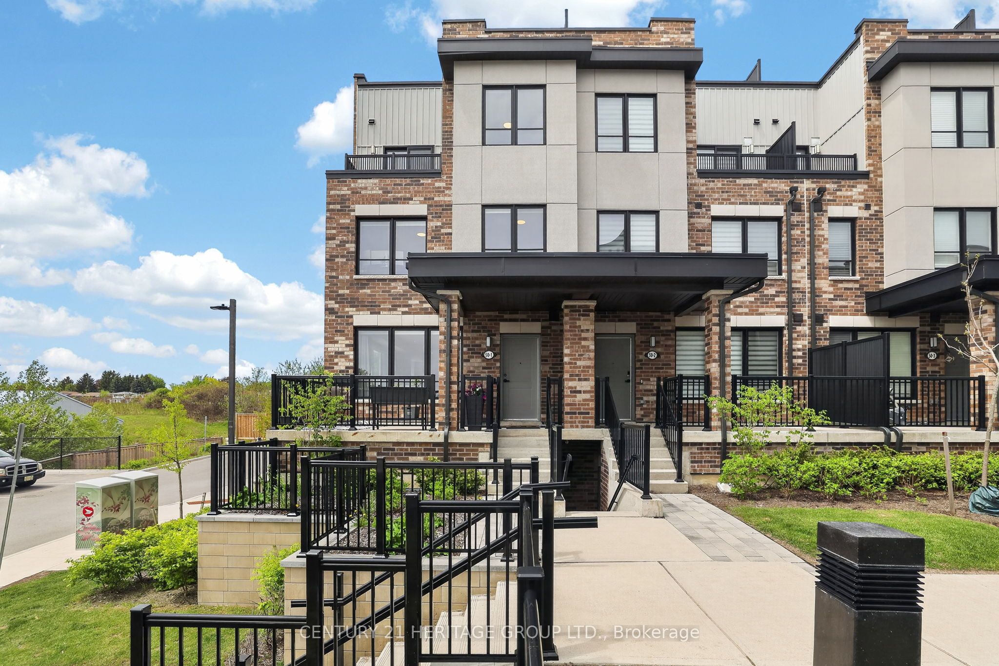 50 Baynes Way 1, Bradford West Gwillimbury, ON L3Z 4M4 photo 2