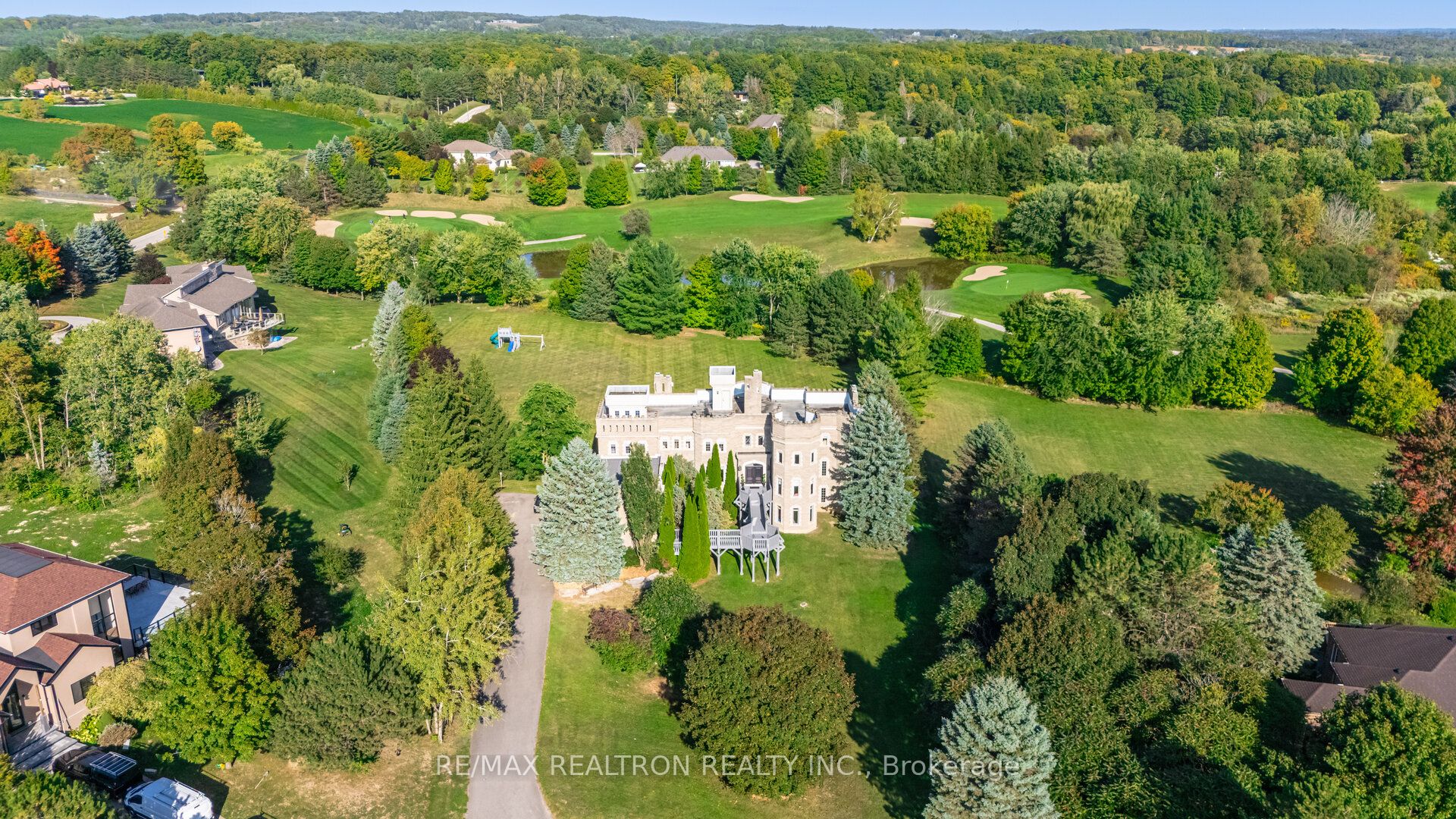 95 Loch Erne Lane, King, ON L0G 1N0