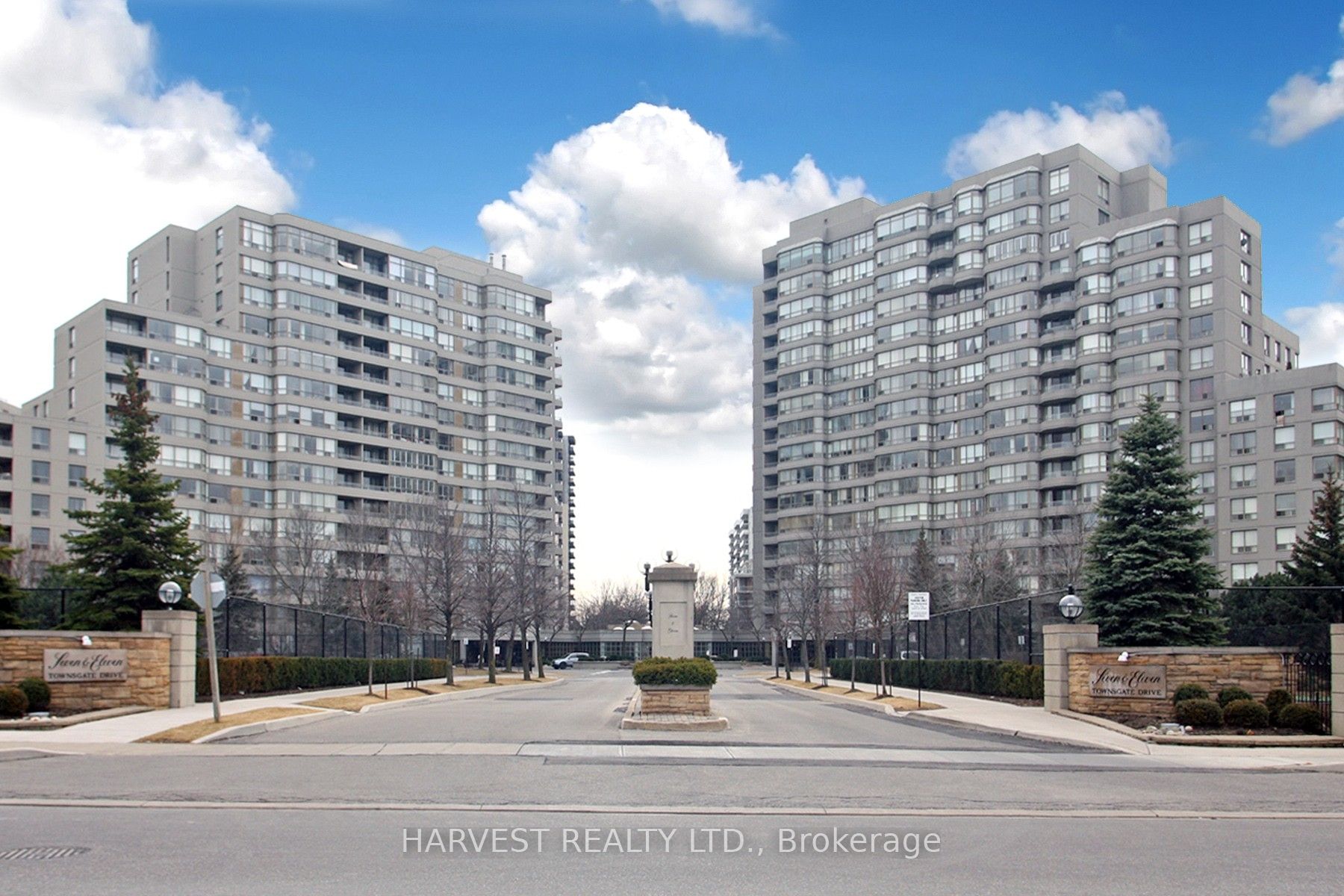 7 Townsgate Drive 1402, Vaughan, ON L4J 7Z9 photo 2