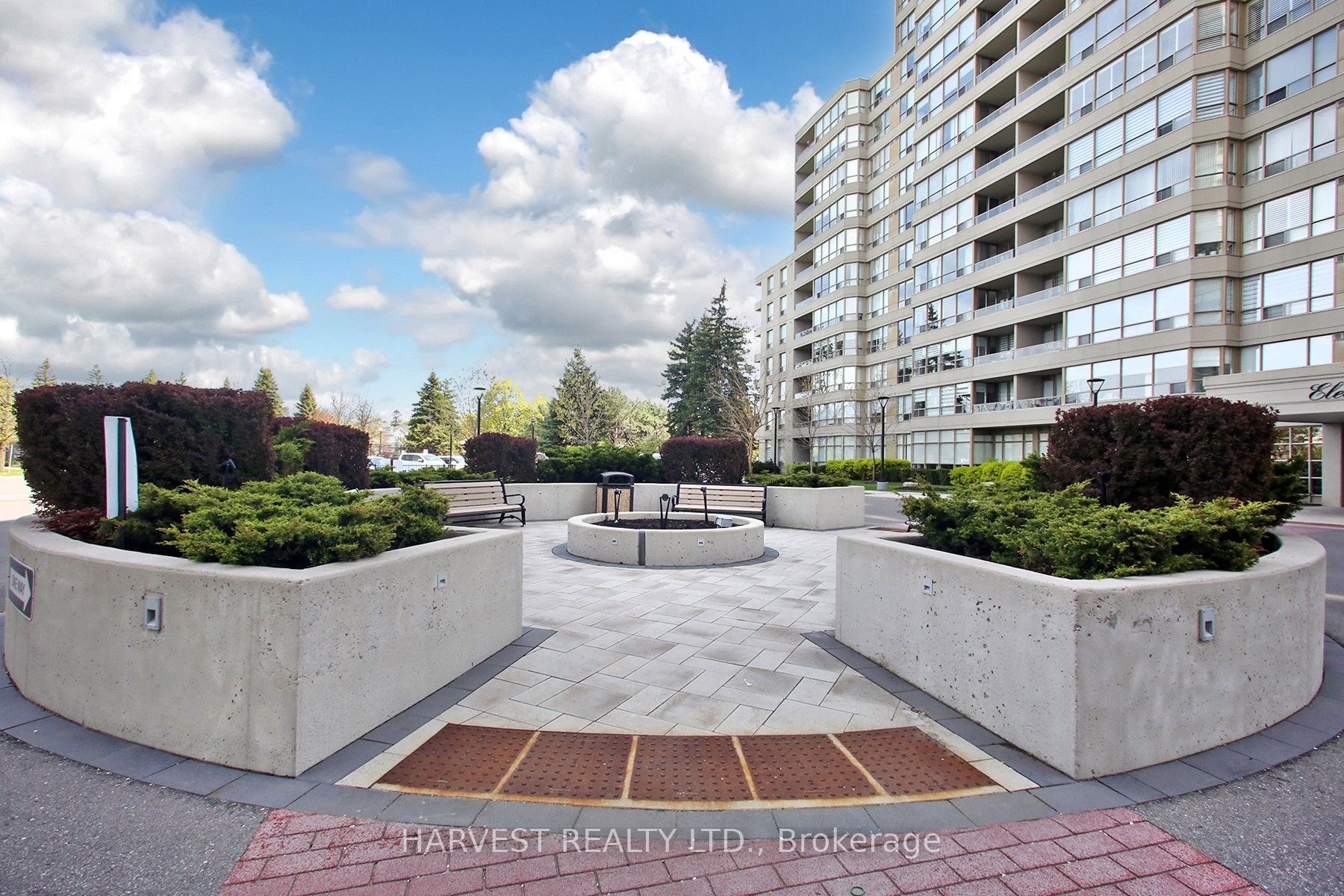 7 Townsgate Drive 1402, Vaughan, ON L4J 7Z9 photo 3