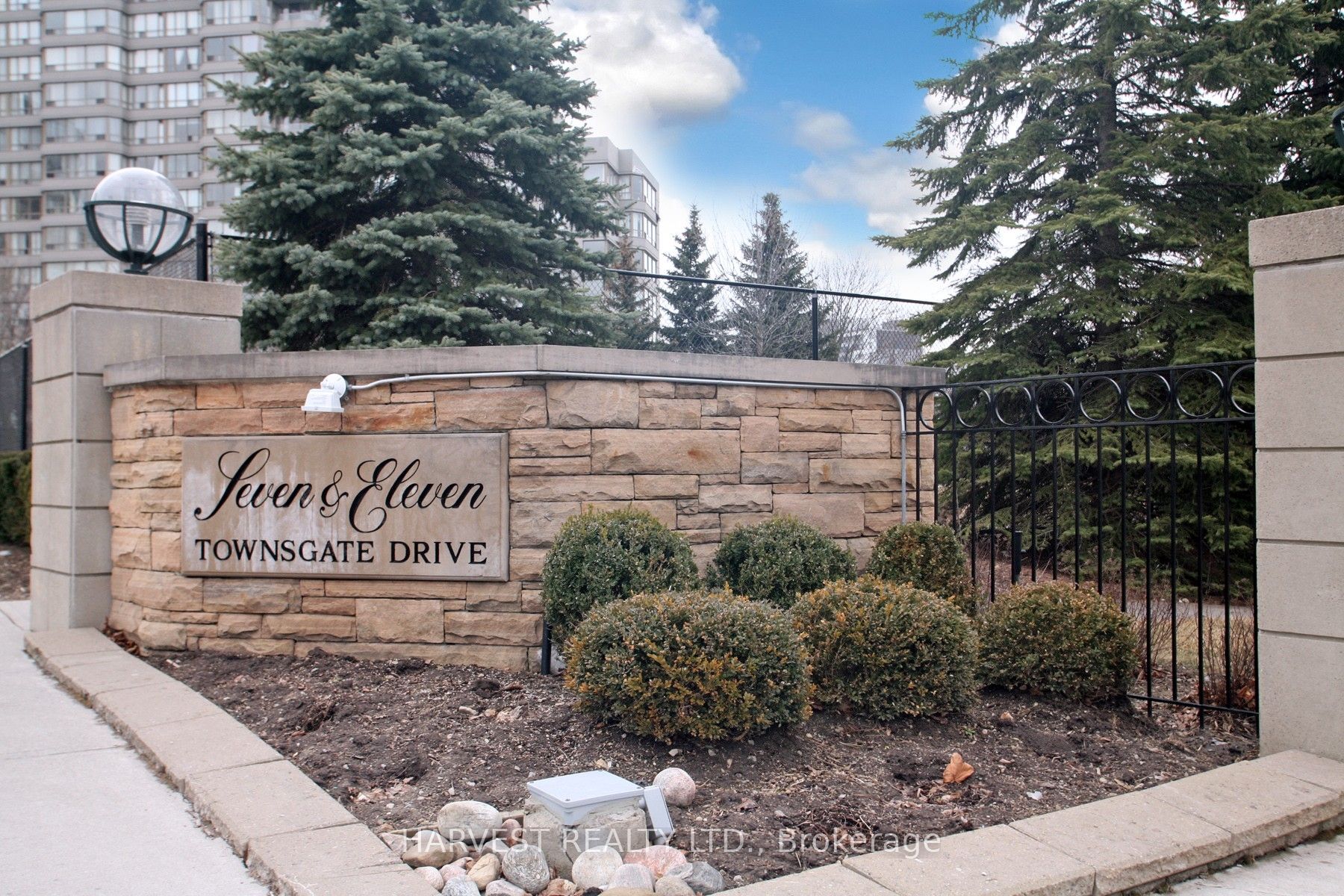 7 Townsgate Drive 1402, Vaughan, ON L4J 7Z9 photo 5