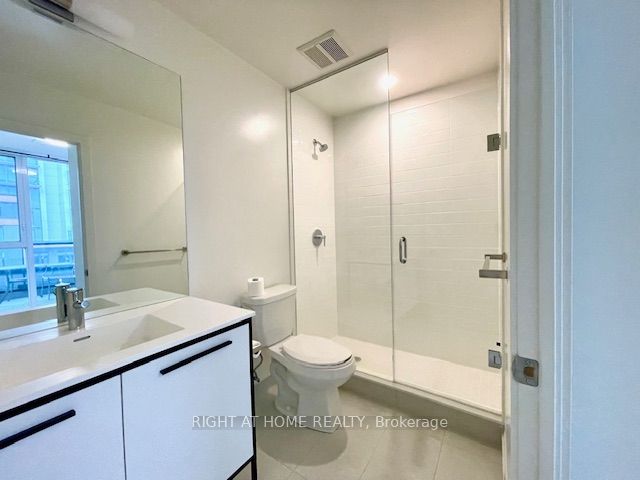 185 Deerfield Road 404, Newmarket, ON L3Y 0G7 photo 4