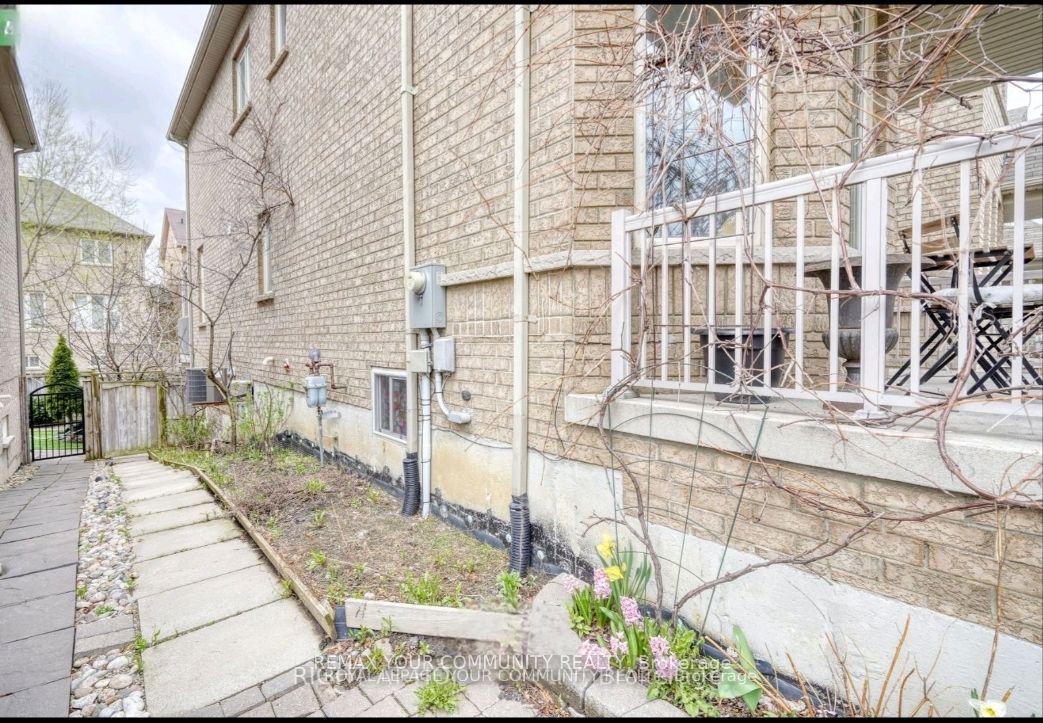 20 Seiffer Crescent Basement, Richmond Hill, ON L4E 0J1 photo 2