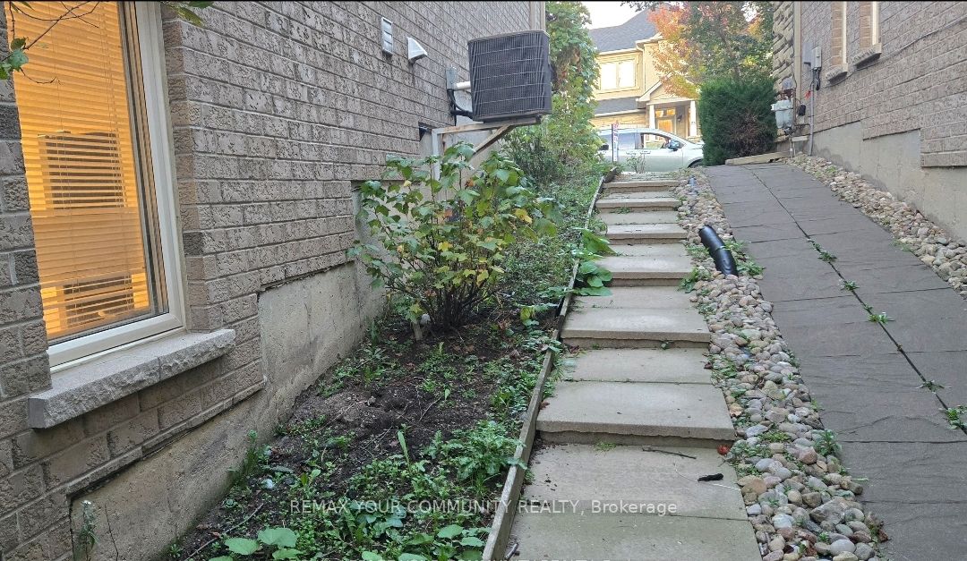20 Seiffer Crescent Basement, Richmond Hill, ON L4E 0J1 photo 3