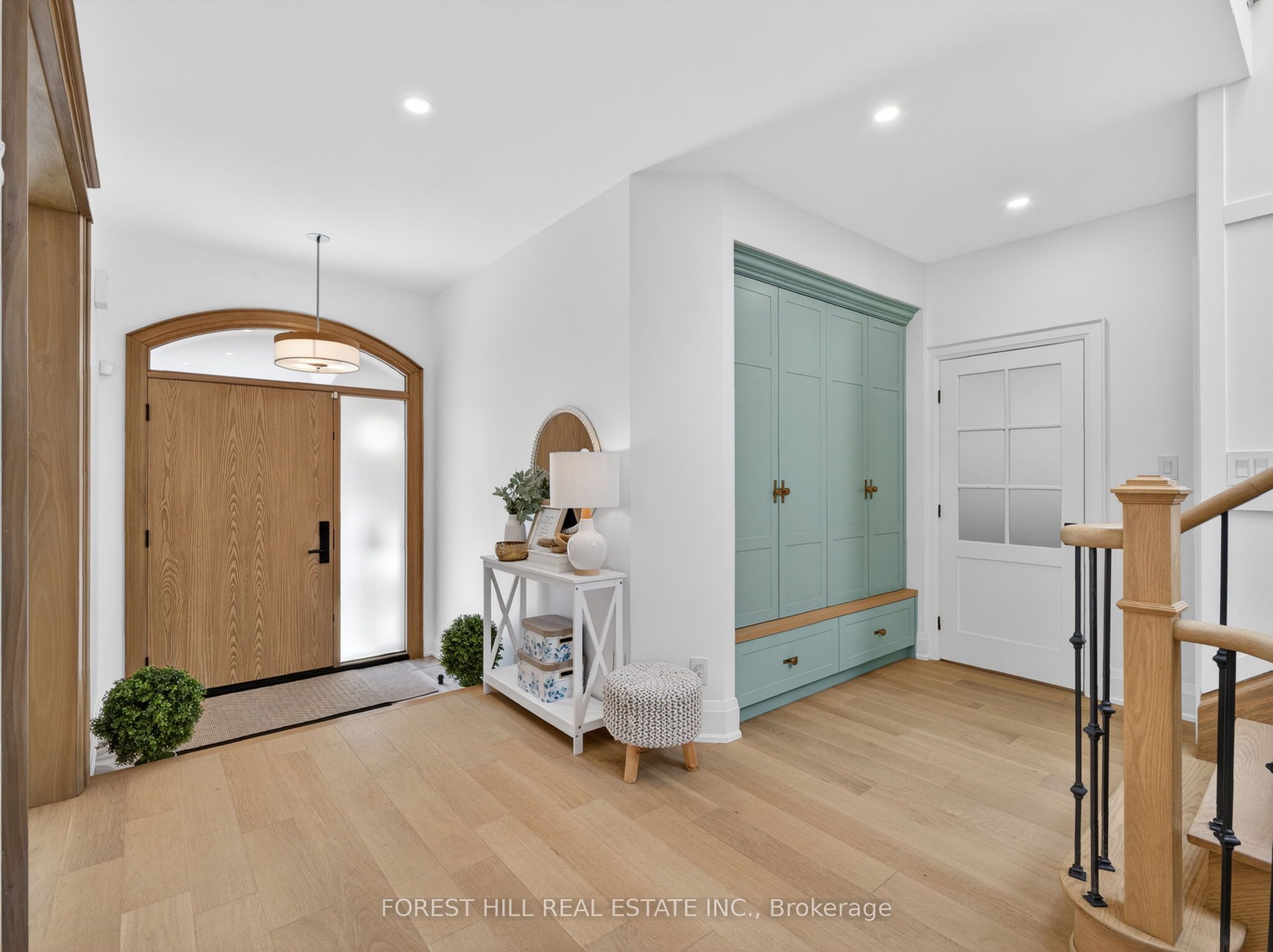 118 Pathlane Road, Richmond Hill, ON L4B 4R1 photo 3