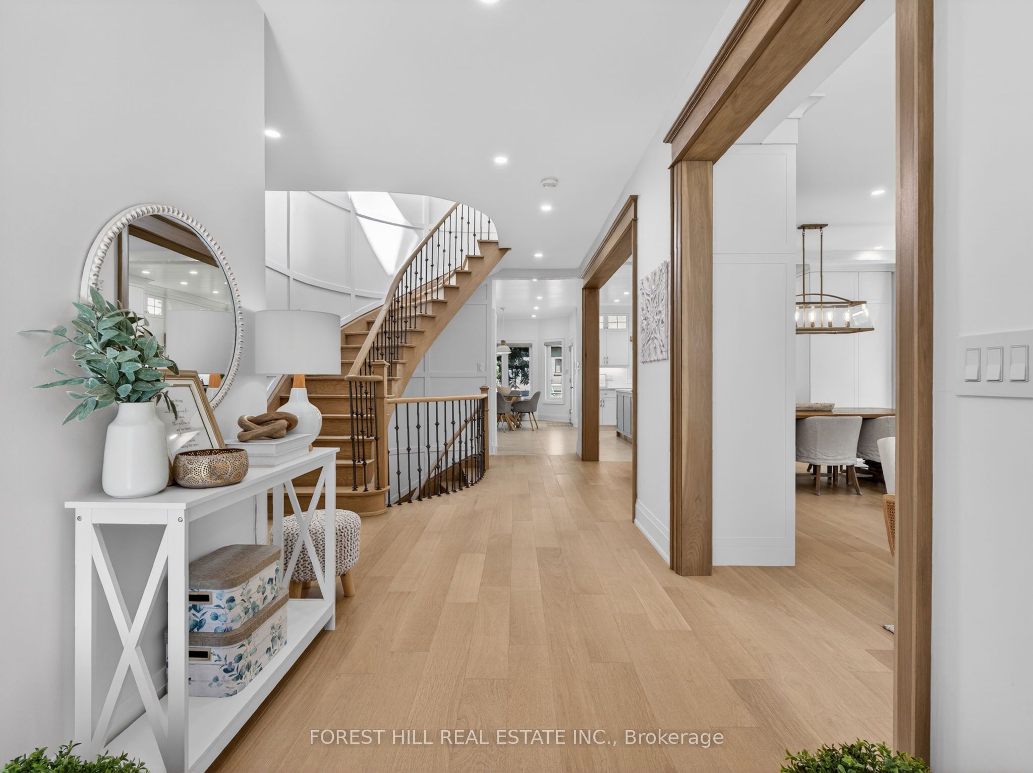 118 Pathlane Road, Richmond Hill, ON L4B 4R1 photo 4