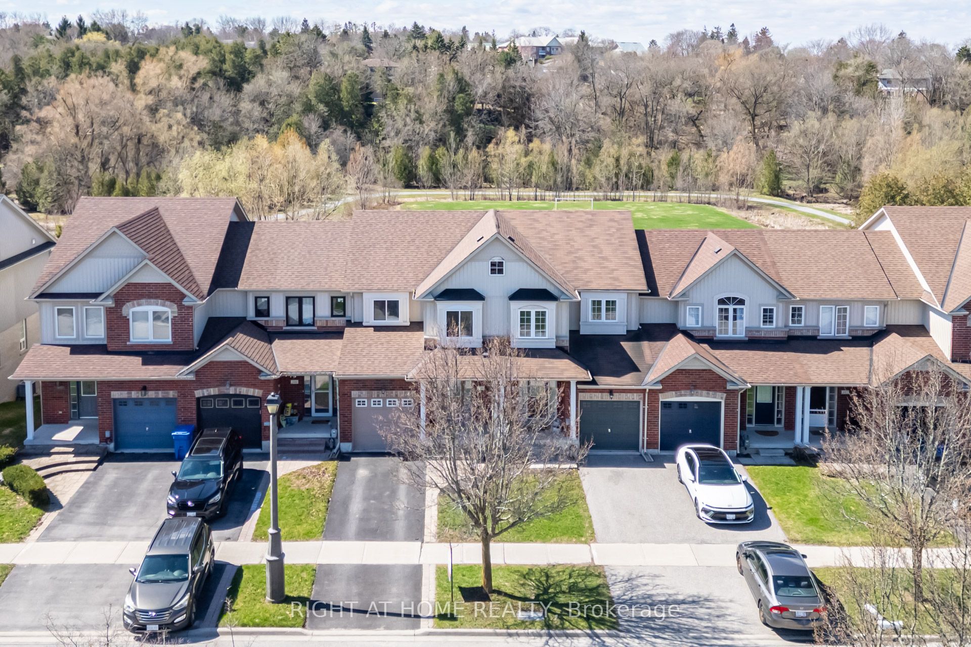 105 Hammill Heights, East Gwillimbury, ON L0G 1M0 photo 3
