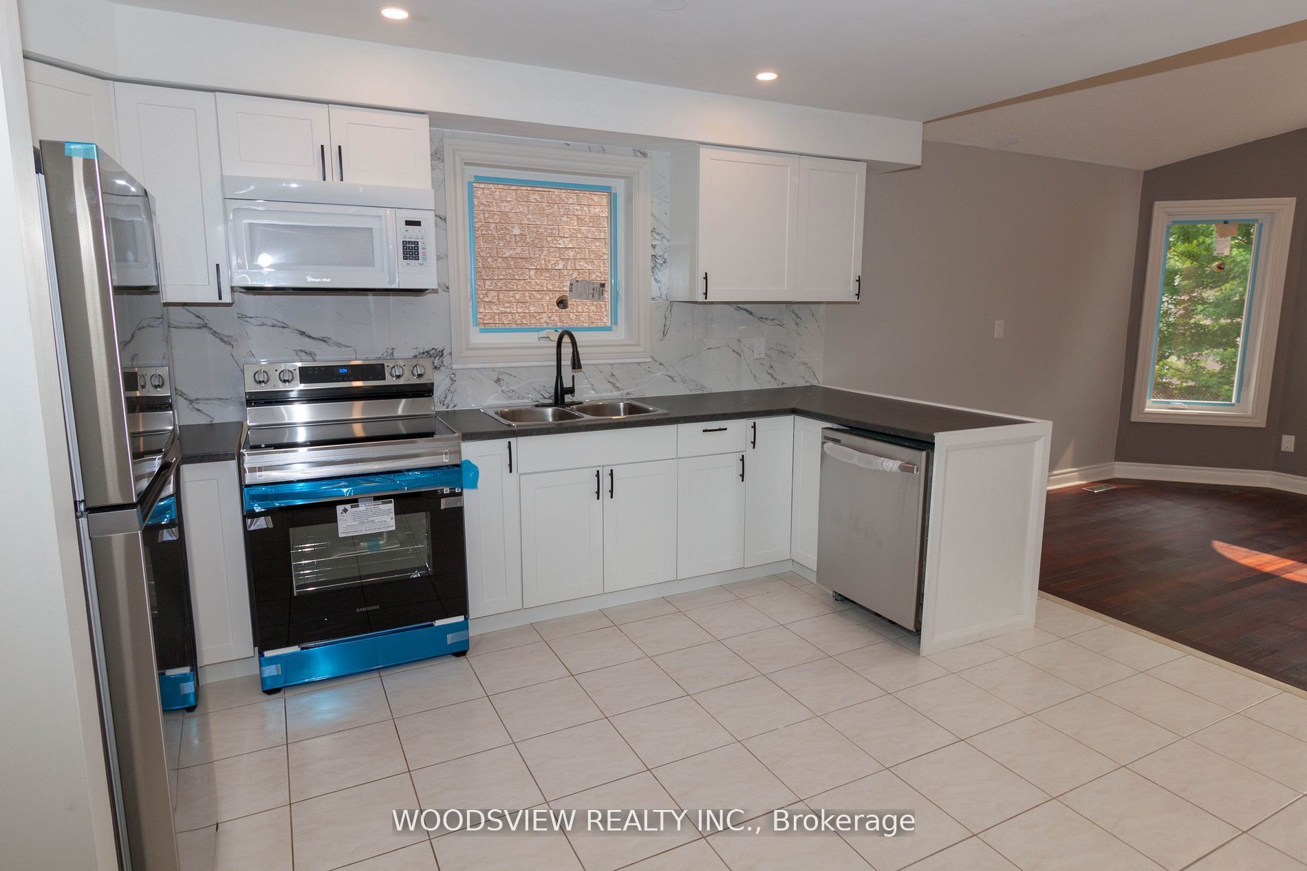 52 Rush Road (Main &Upper Floor), Aurora, ON L4G 7G5 photo 2