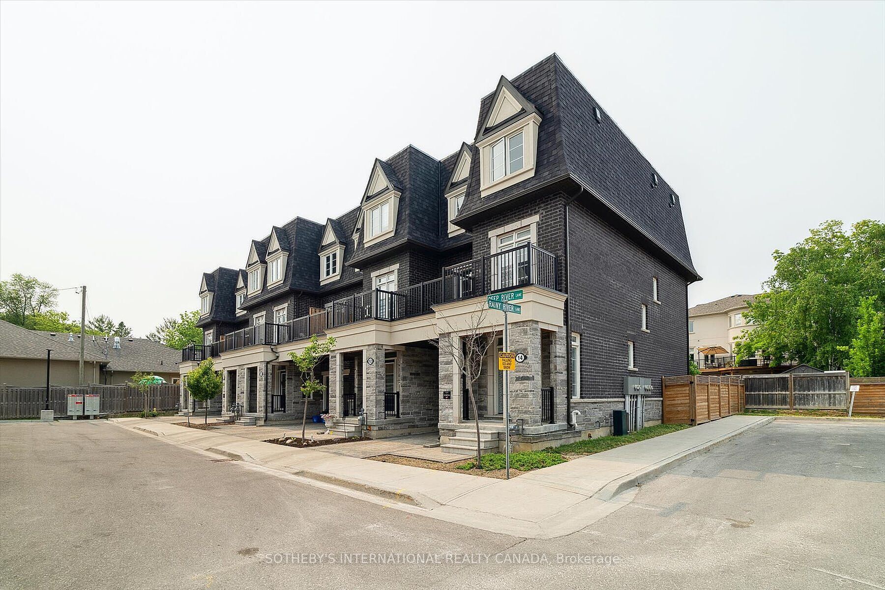 12 Deep River Lane S, Richmond Hill, ON L4C 5S4 photo 2