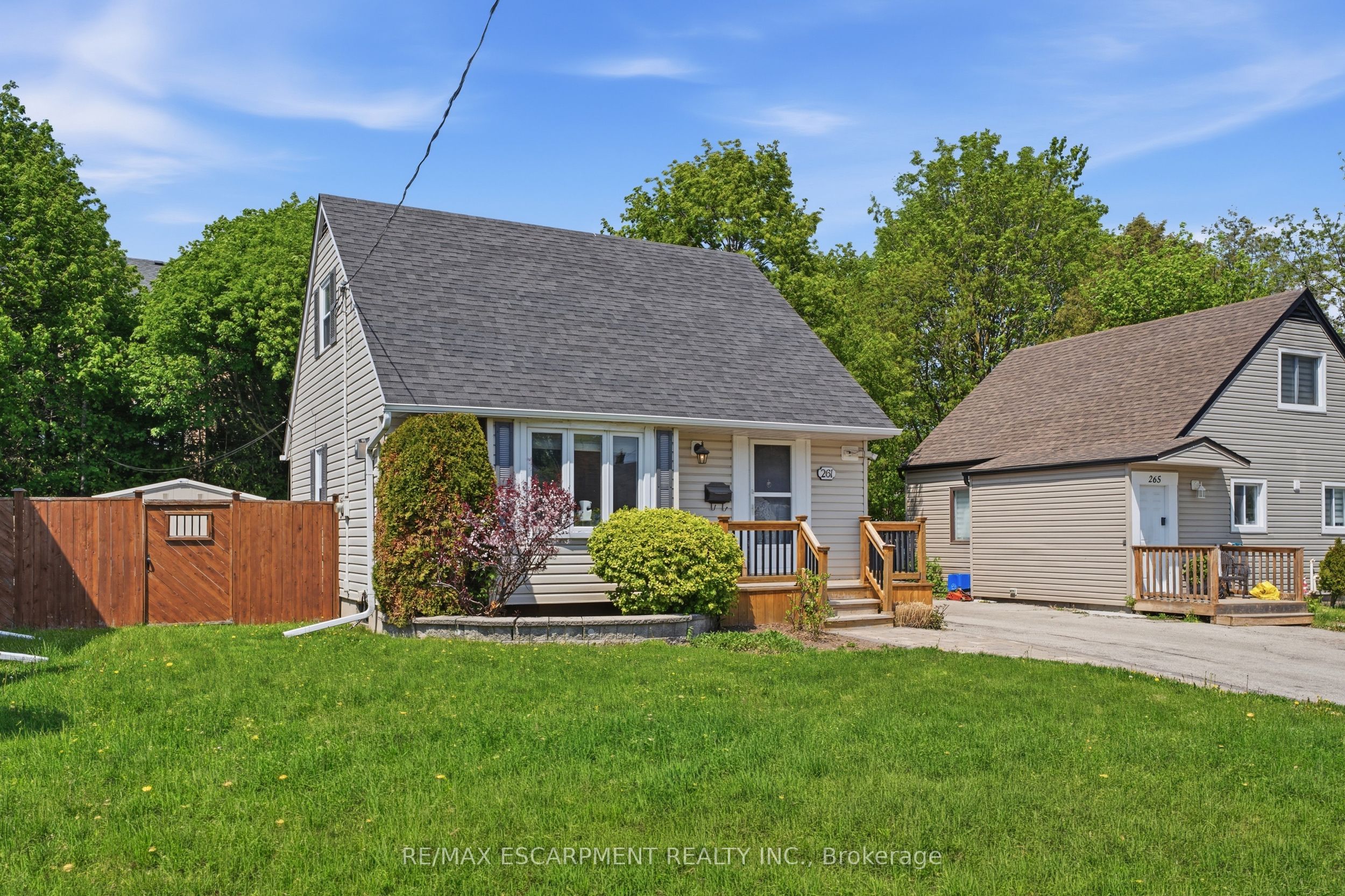 261 Andrew Street, Newmarket, ON L3Y 1H1 photo 3