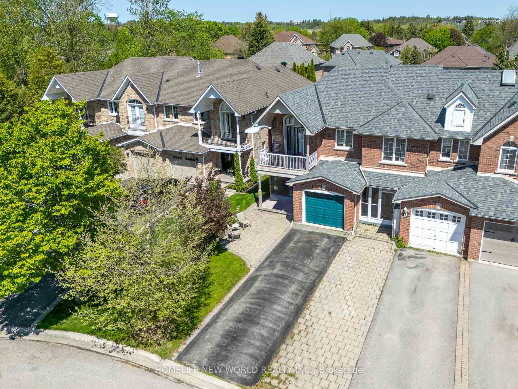 26 Cape Breton Court, Richmond Hill, ON L4E 3W4 photo 2