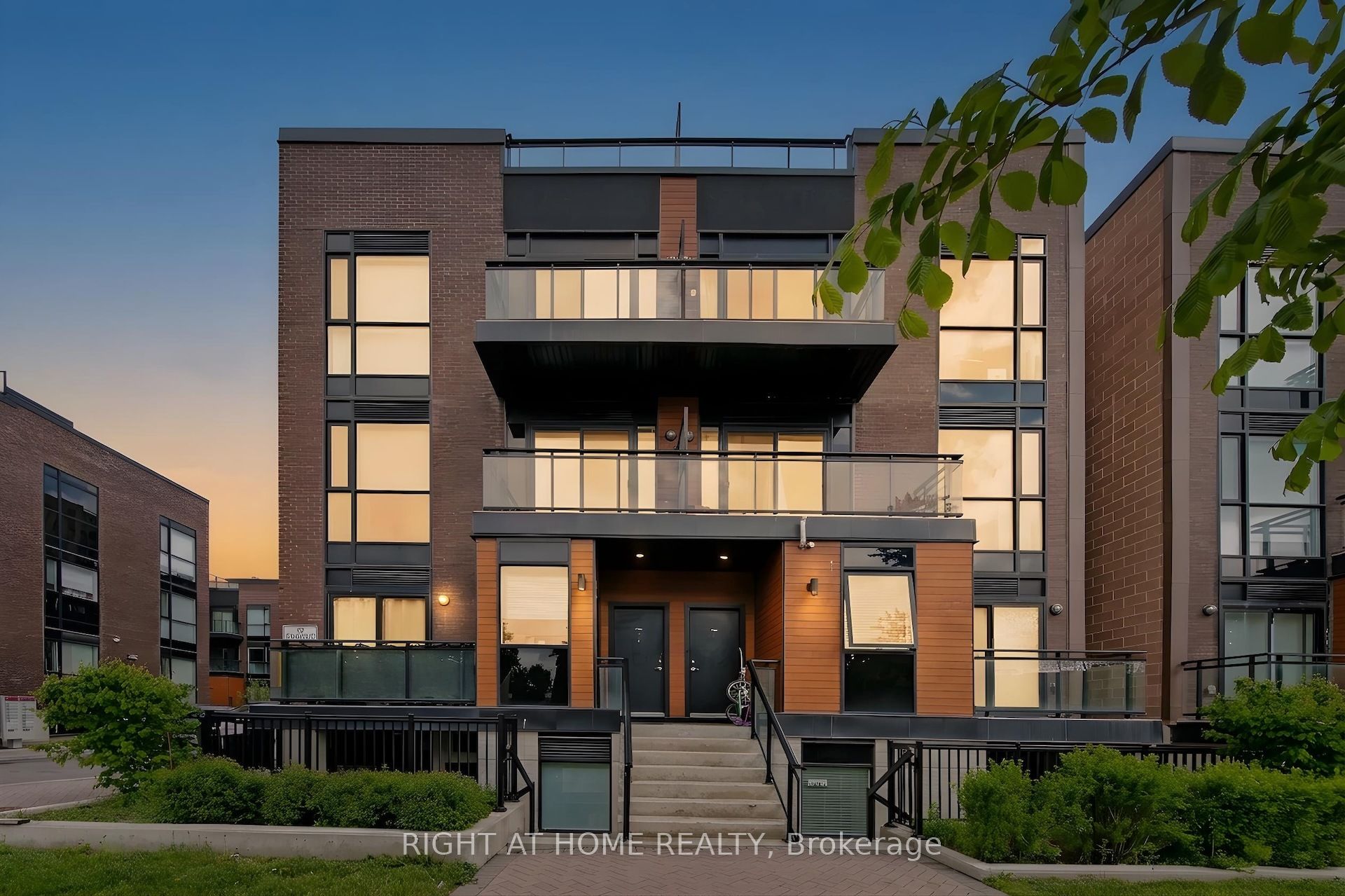 32 Coles Avenue F1103, Vaughan, ON L4L 0J1 photo 3