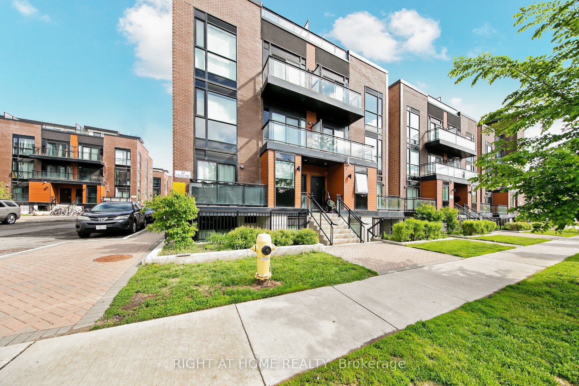 32 Coles Avenue F1103, Vaughan, ON L4L 0J1 photo 4