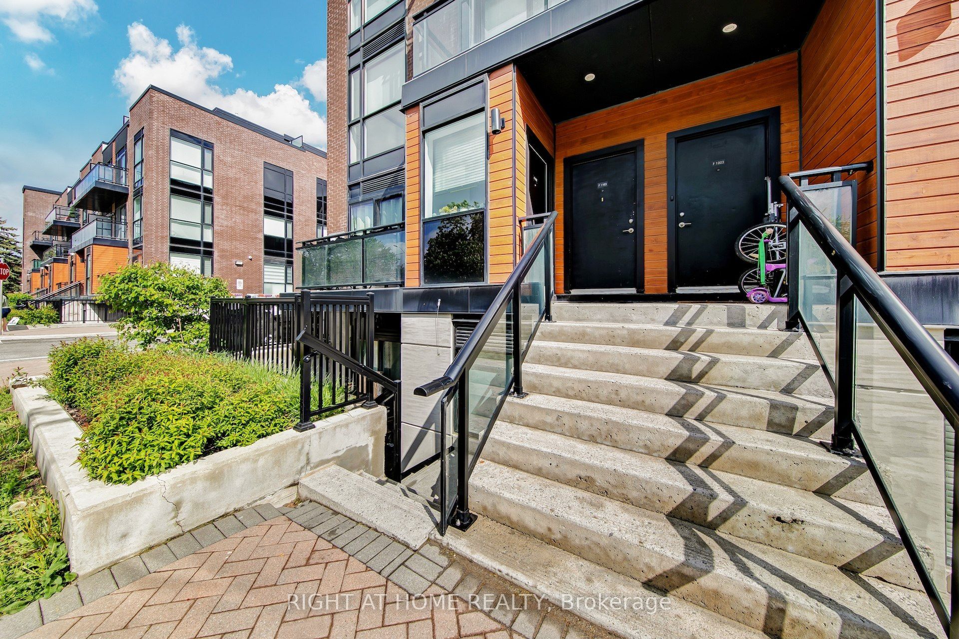 32 Coles Avenue F1103, Vaughan, ON L4L 0J1 photo 5