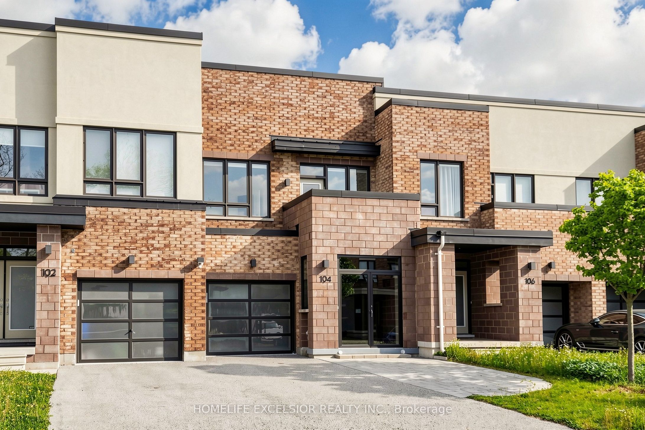 104 Dariole Drive, Richmond Hill, ON L4E 0Y8 photo 2