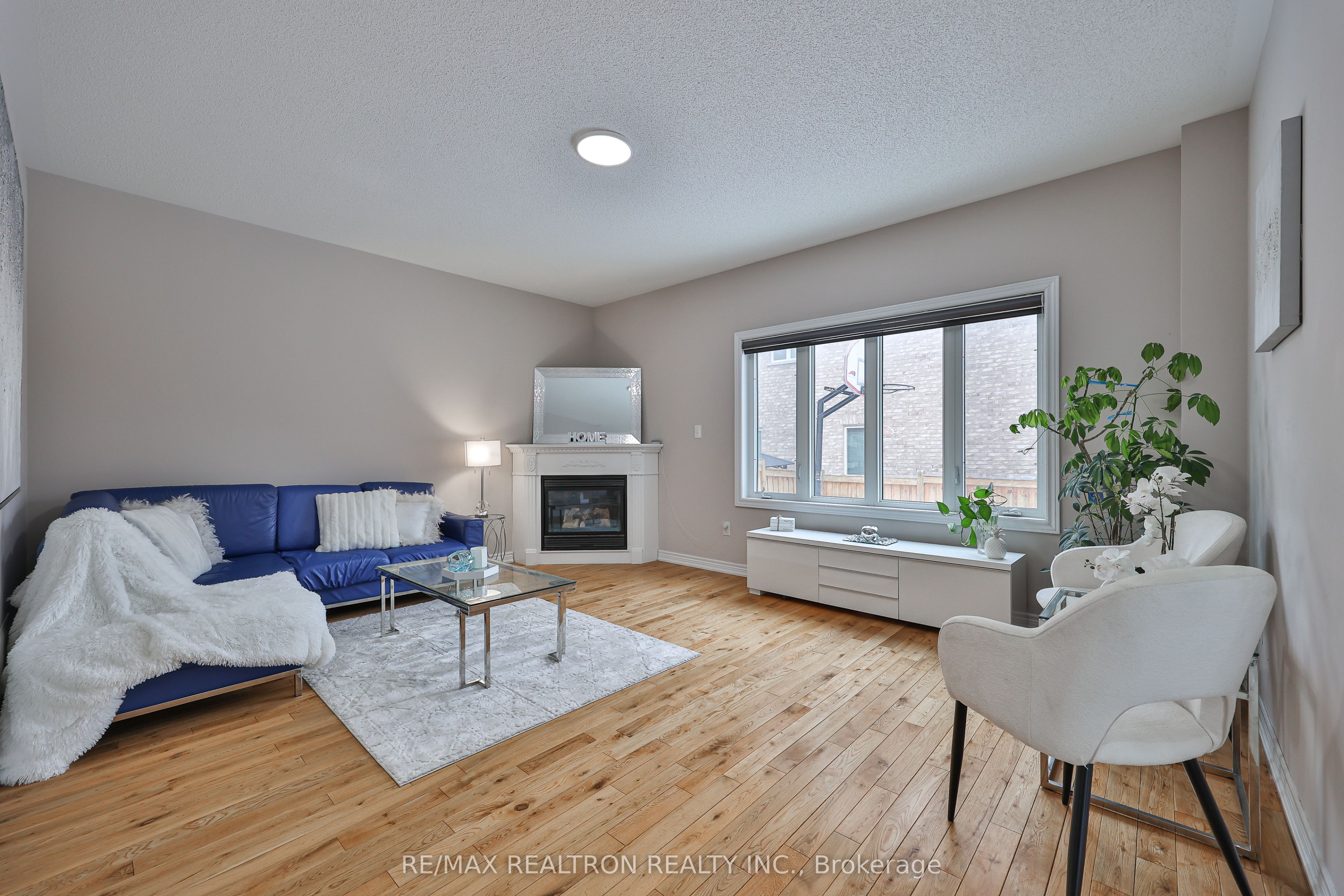 16 Mckenzie Way, Bradford West Gwillimbury, ON L3Z 0K1 photo 4