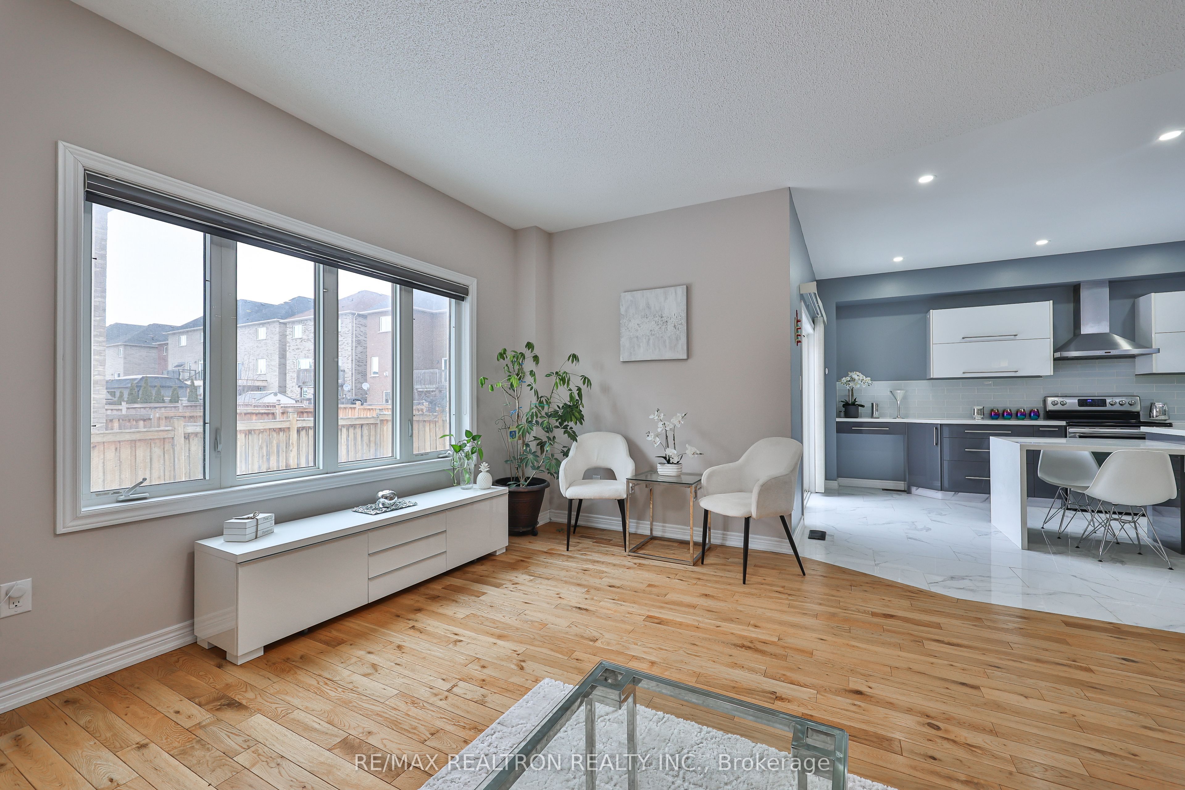 16 Mckenzie Way, Bradford West Gwillimbury, ON L3Z 0K1 photo 5