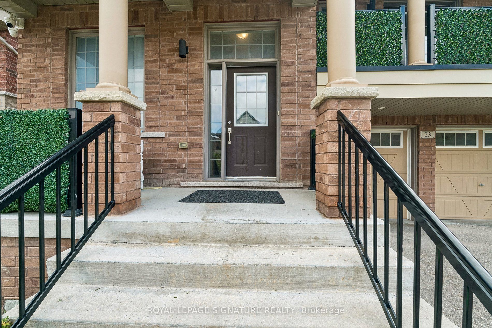 23 Cyprus Glen, East Gwillimbury, ON L9N 0S9 photo 3