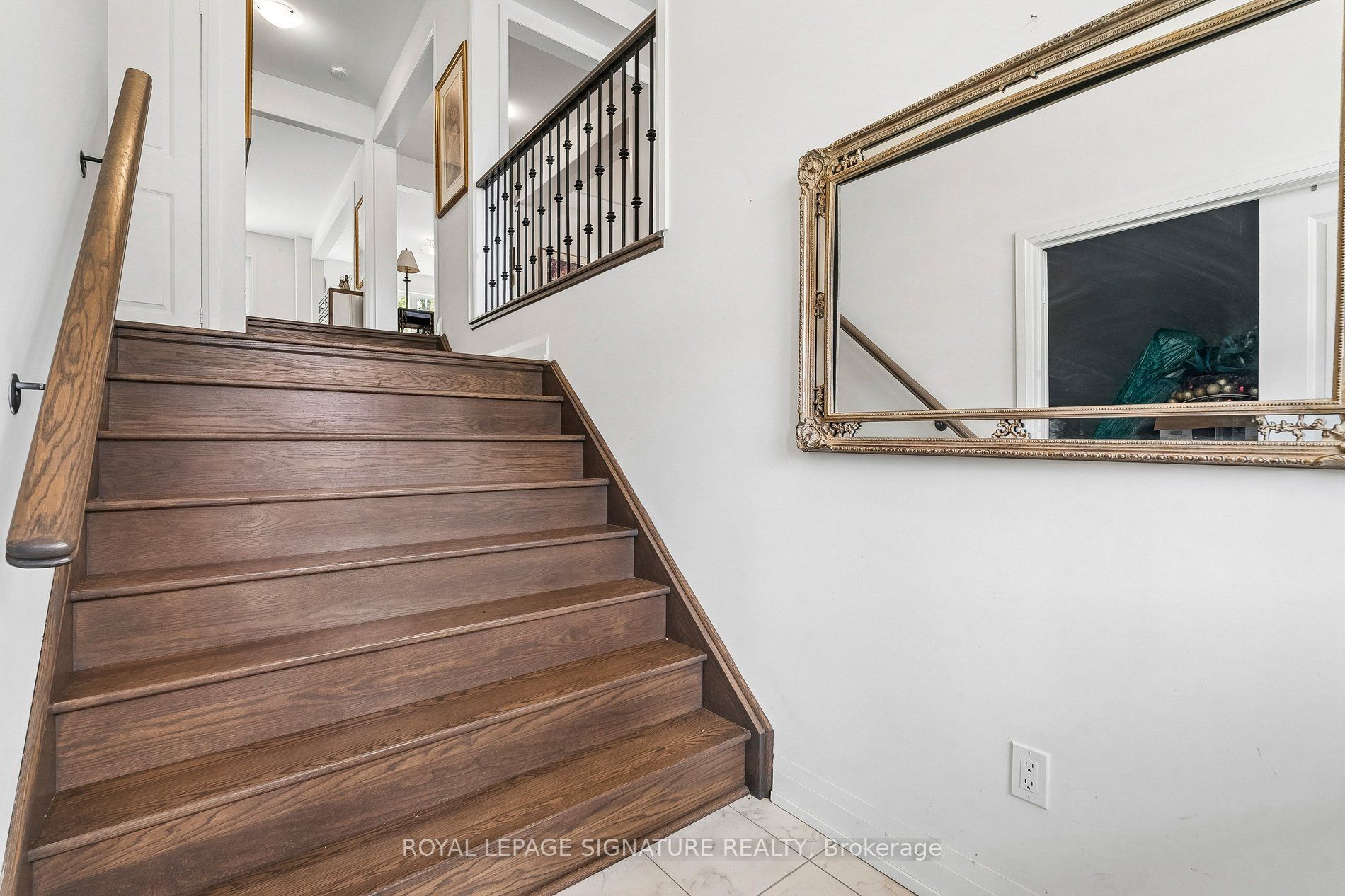 23 Cyprus Glen, East Gwillimbury, ON L9N 0S9 photo 4