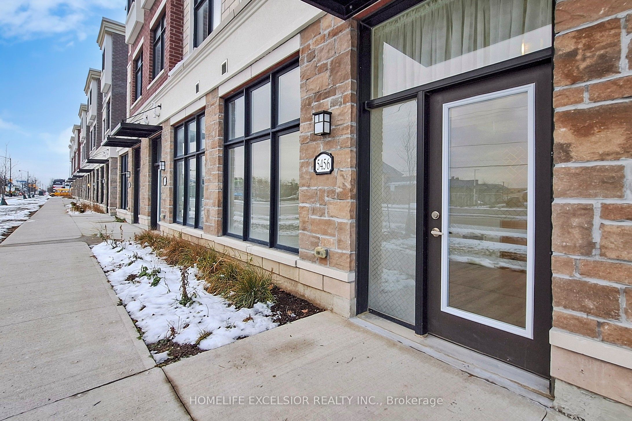 5456 Main Street, Whitchurch-Stouffville, ON L4A 4W8 photo 3