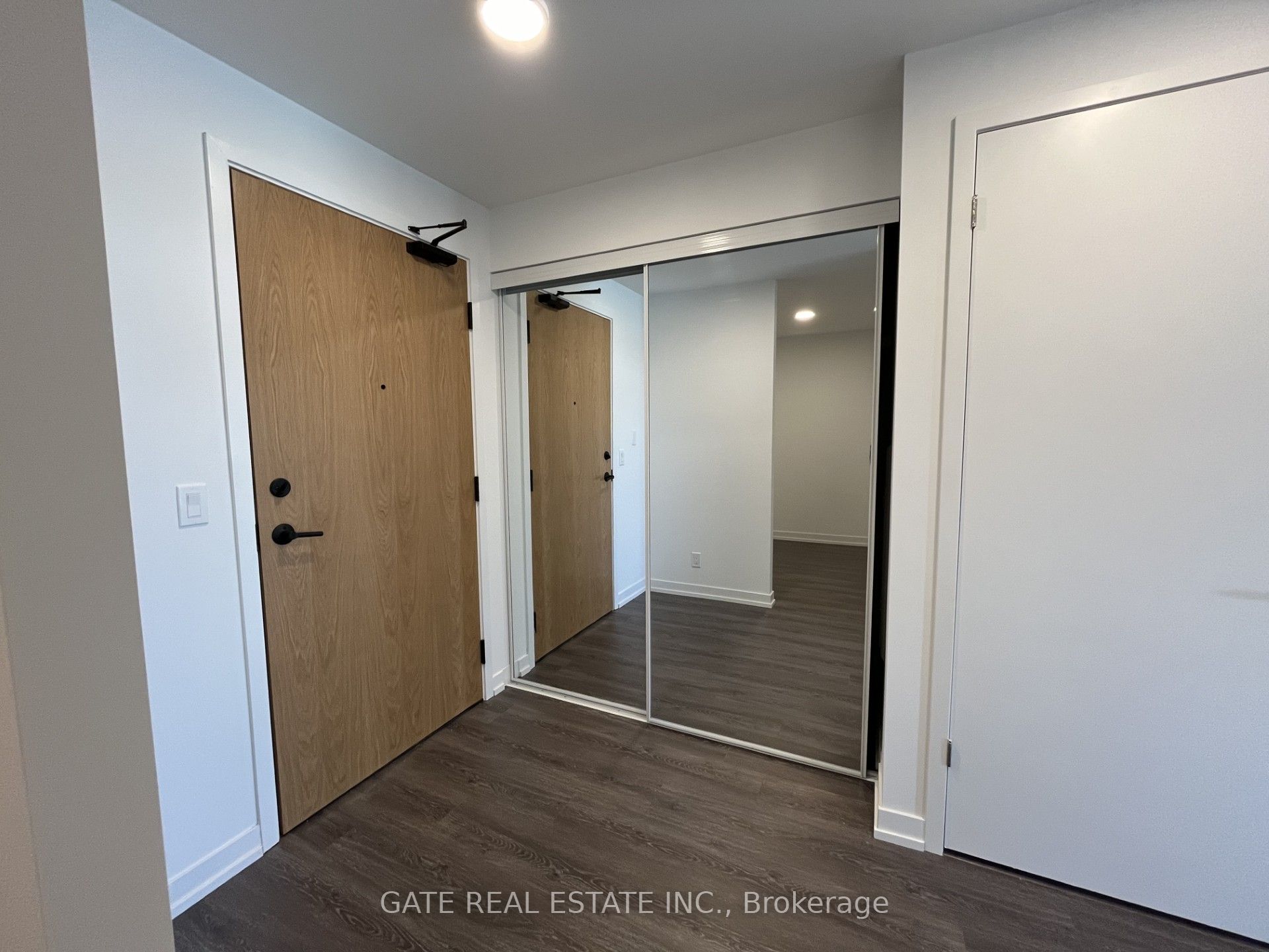 8 Beverley Glen Boulevard C-317, Vaughan, ON L4J 0L5 photo 4