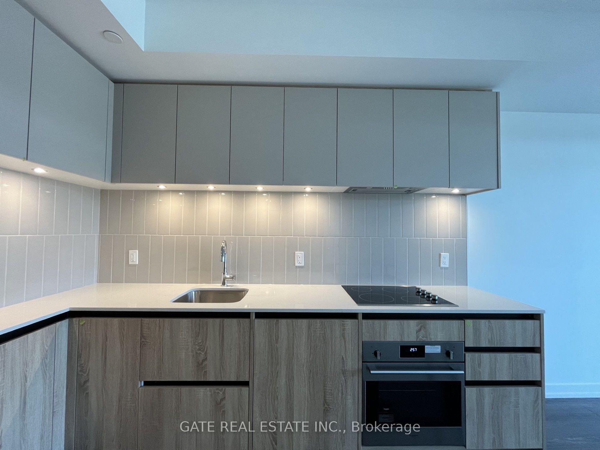 8 Beverley Glen Boulevard C-317, Vaughan, ON L4J 0L5 photo 5