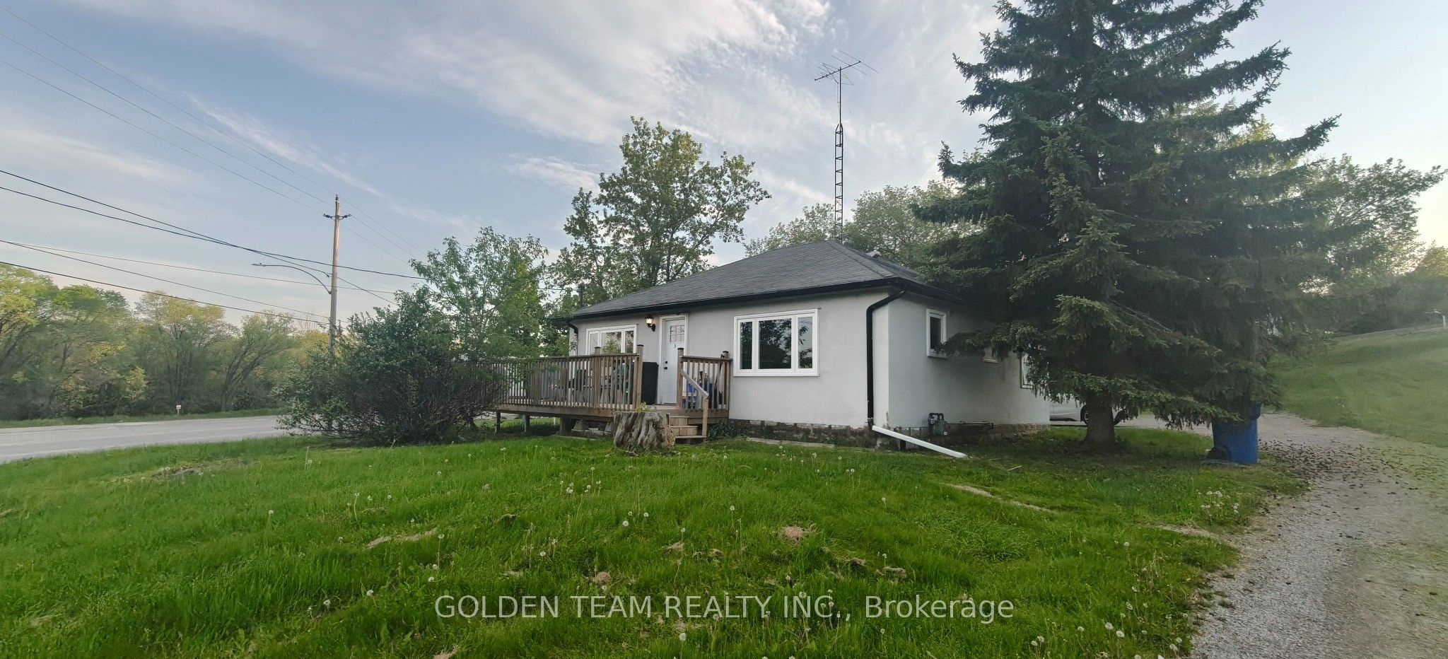 506 The Queensway S, Georgina, ON L4P 2E4