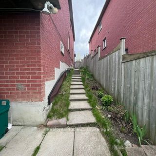 210 Doubtfire Crescent walk-out basement, Markham, ON L3S 3V7 photo 3