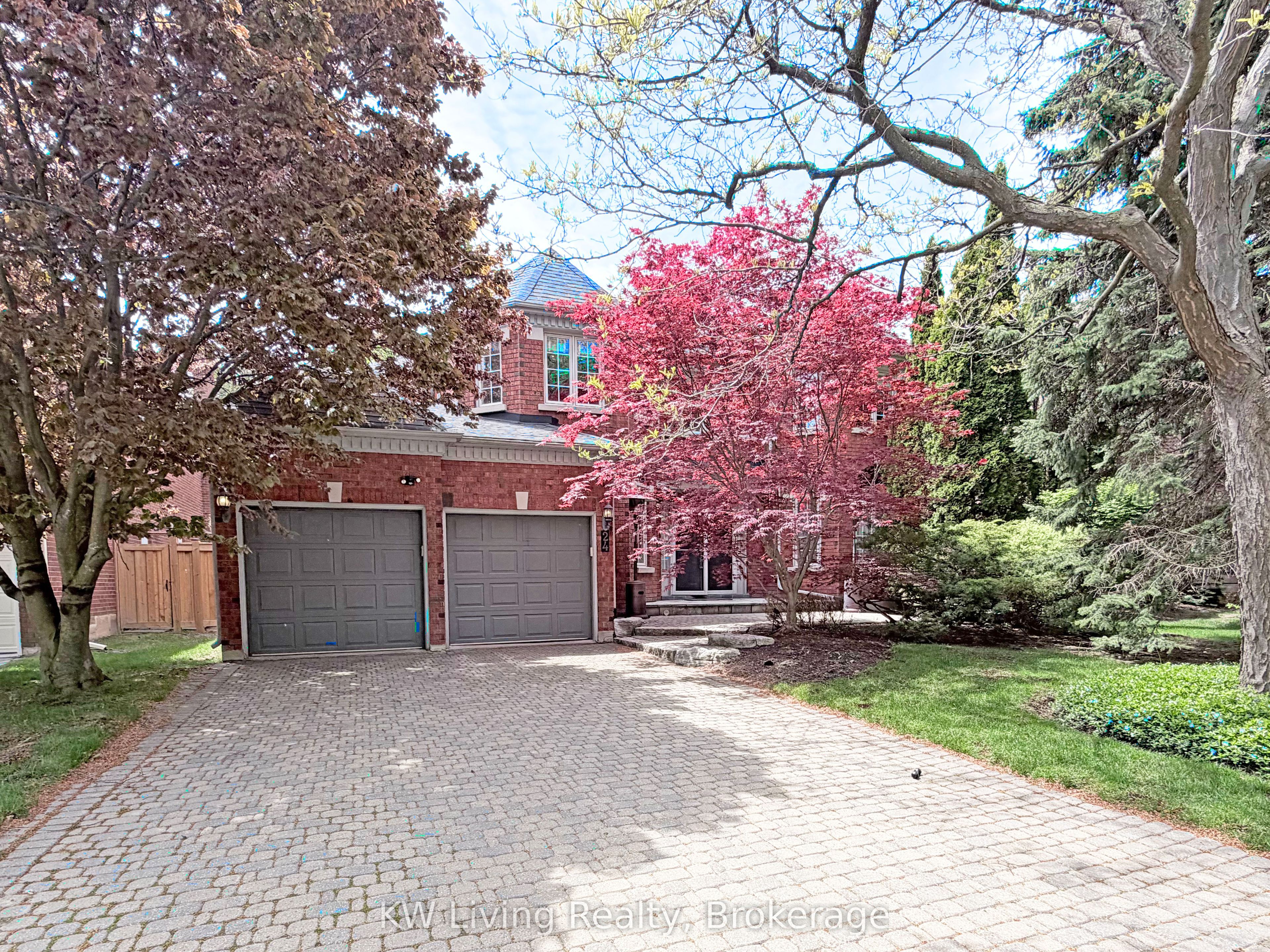 24 Highview Crescent, Richmond Hill, ON L4B 2T7