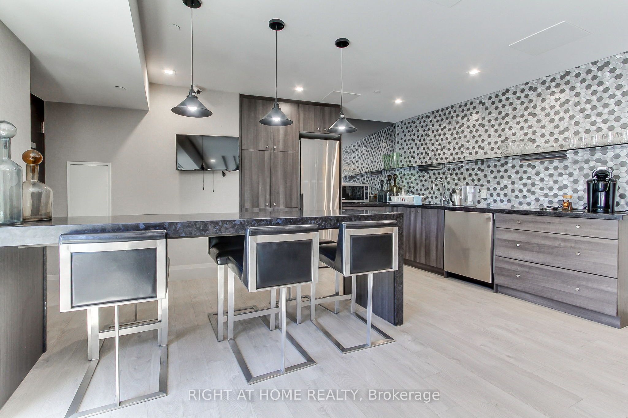 6235 Main Street 310, Whitchurch-Stouffville, ON L4A 4R3 photo 3