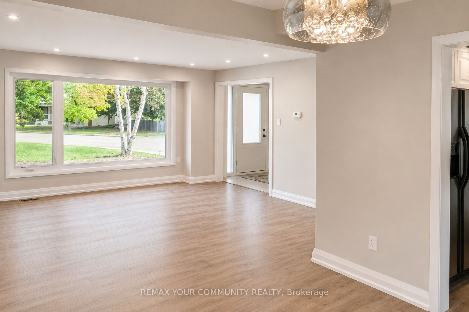 77 Beswick Drive, Newmarket, ON L3Y 1E8 photo 4