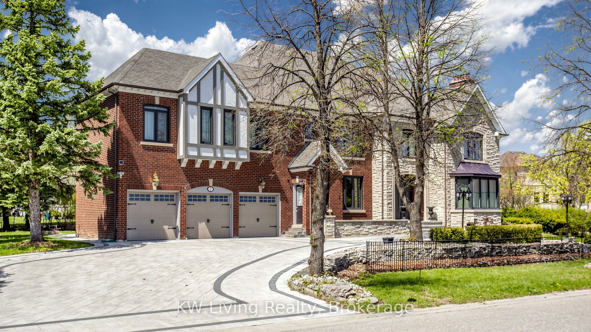 2 Cortina Court N, Richmond Hill, ON L4B 2G8 photo 3