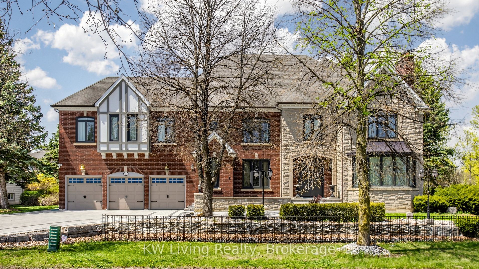 2 Cortina Court N, Richmond Hill, ON L4B 2G8 photo 4