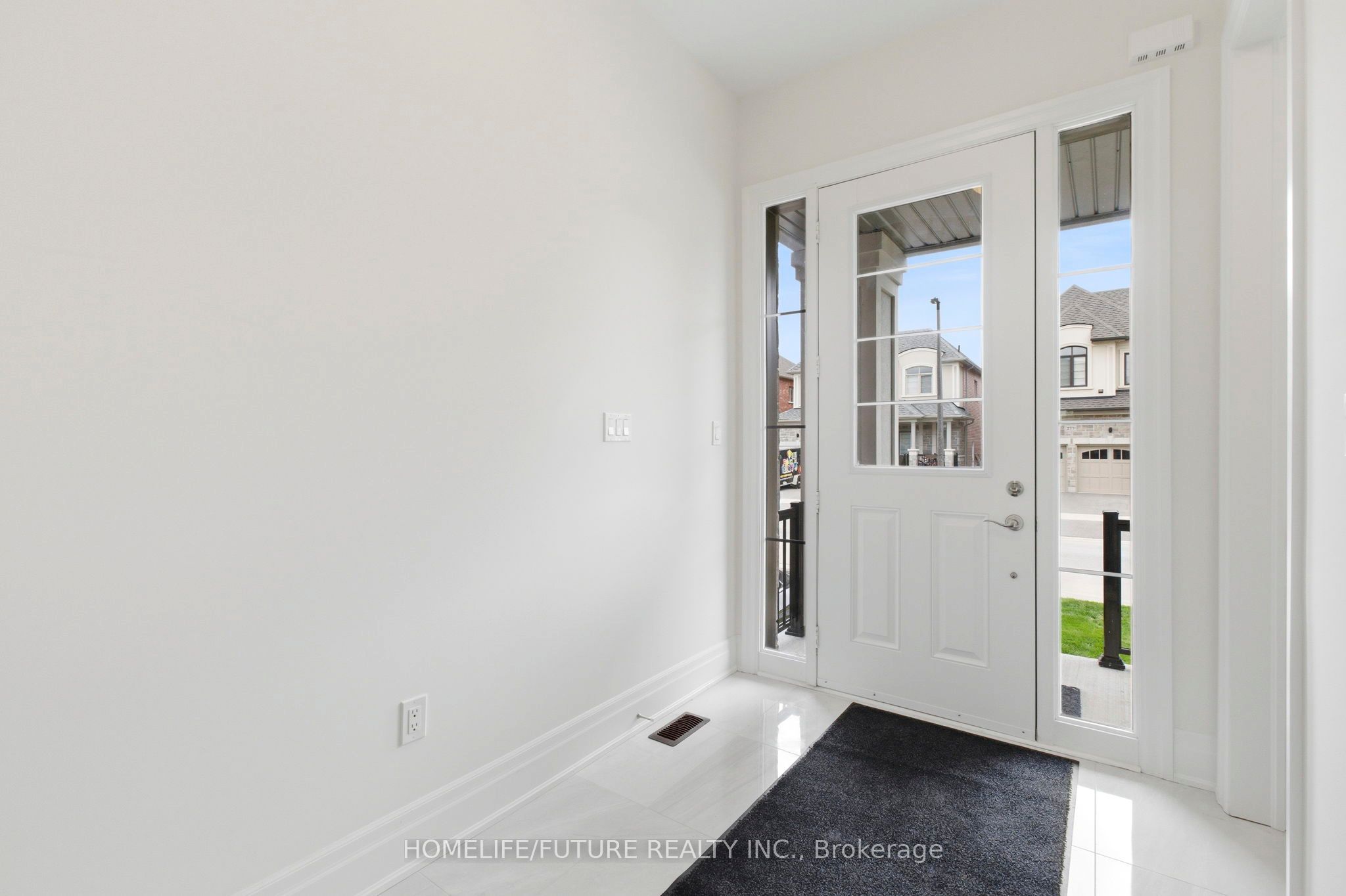 278 Danny Wheeler Boulevard Main, Georgina, ON L4P 0J9 photo 3
