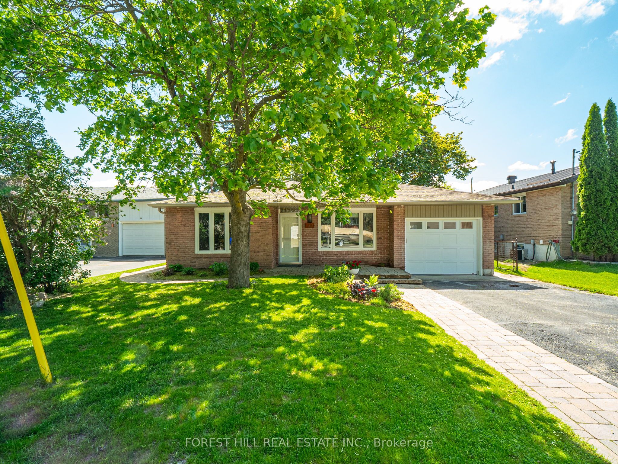 35 Townsend Avenue, Bradford West Gwillimbury, ON L3Z 1X9