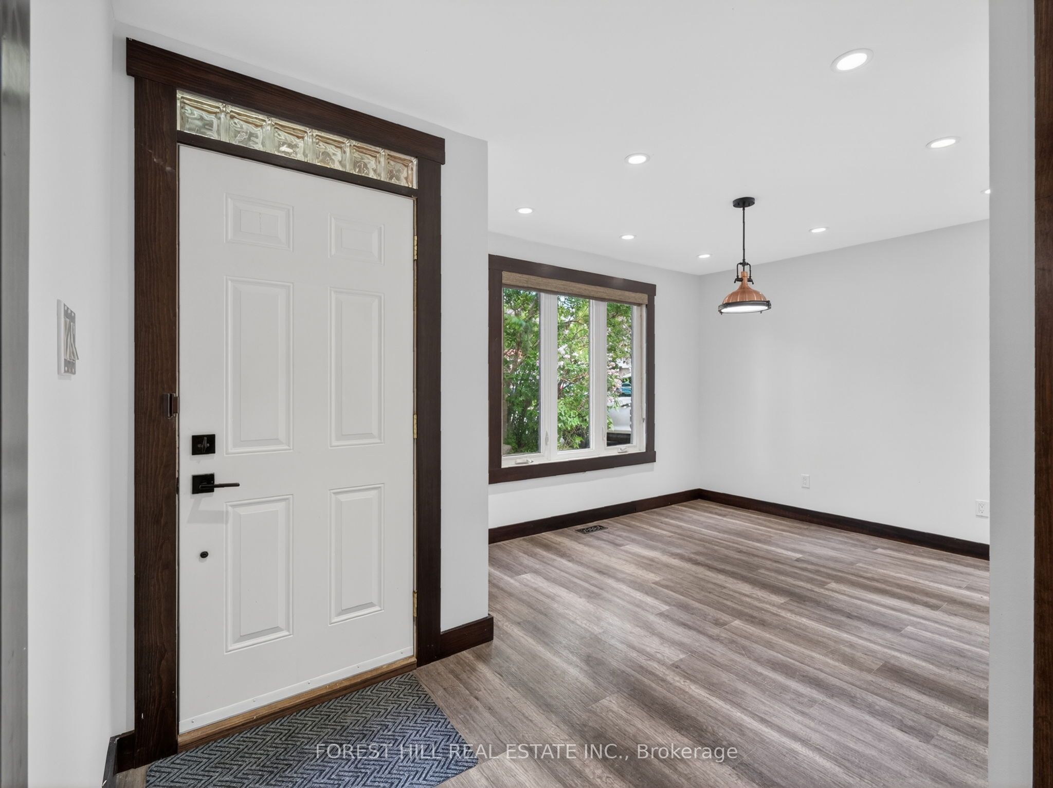 35 Townsend Avenue, Bradford West Gwillimbury, ON L3Z 1X9 photo 2